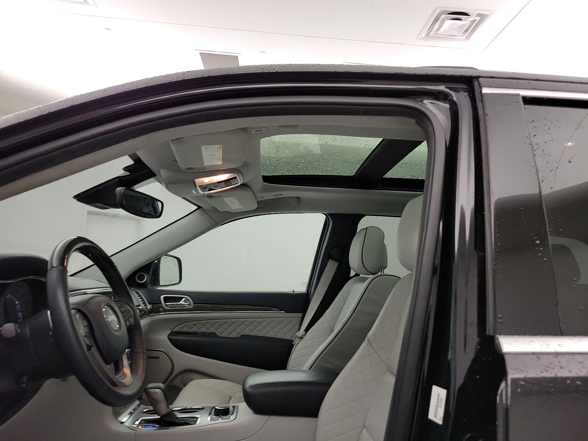 Thumbnail: 2017 Jeep Grand Cherokee - 20