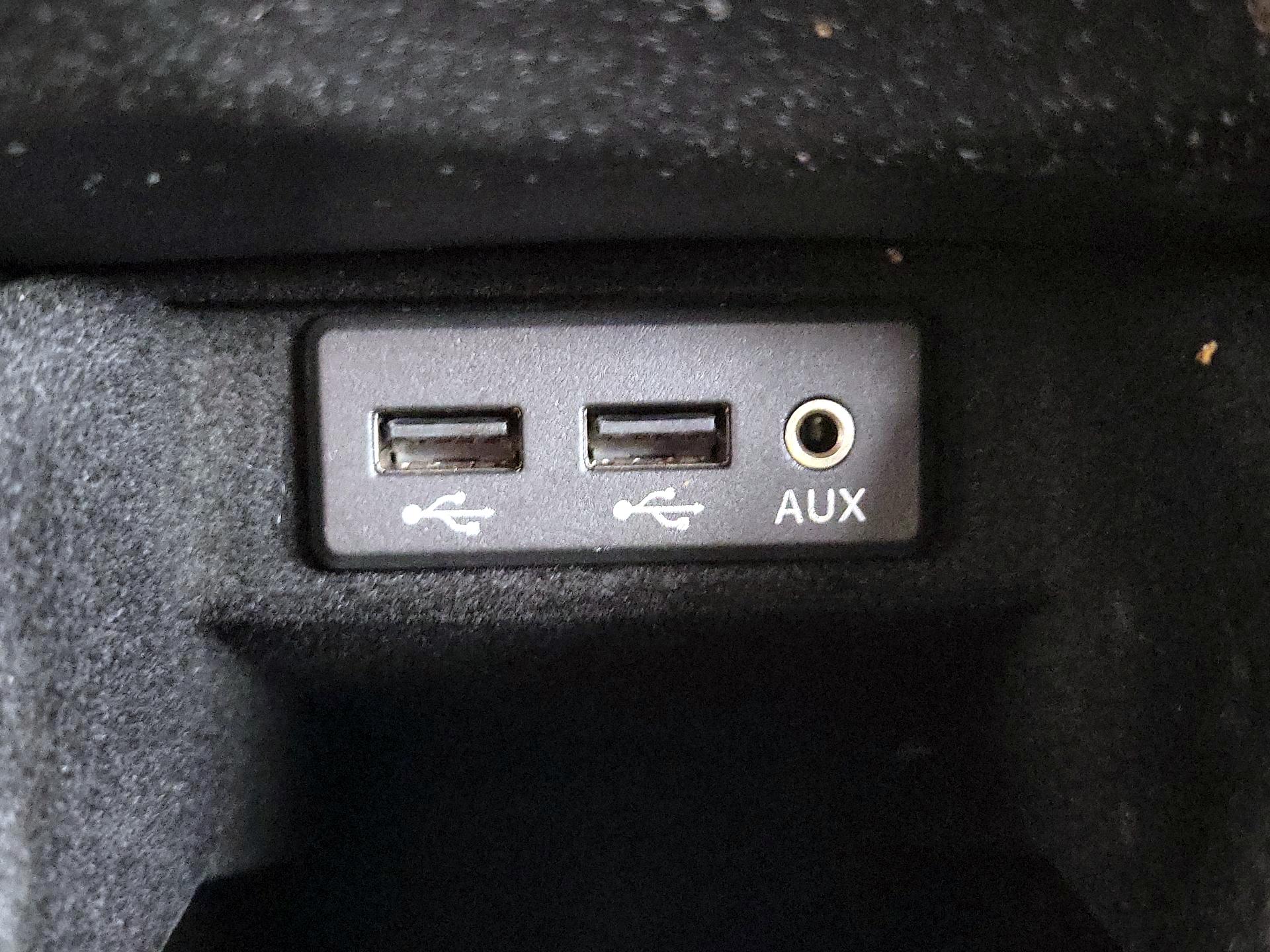 Thumbnail: 2016 Nissan Maxima - 19