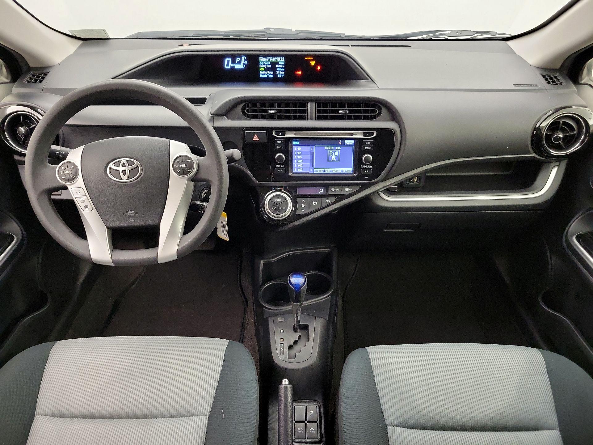 Thumbnail: 2015 Toyota Prius c - 9