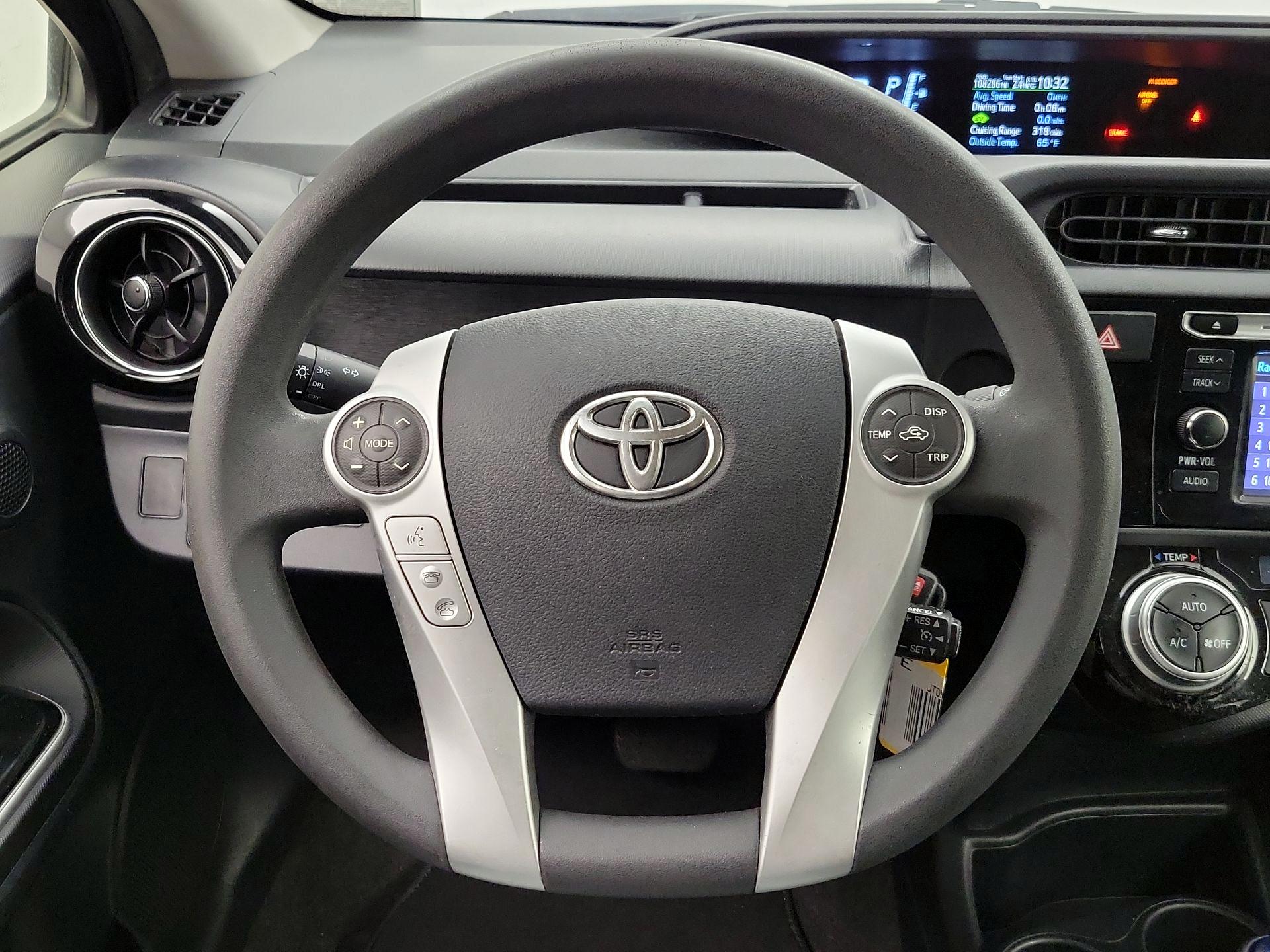 Thumbnail: 2015 Toyota Prius c - 10