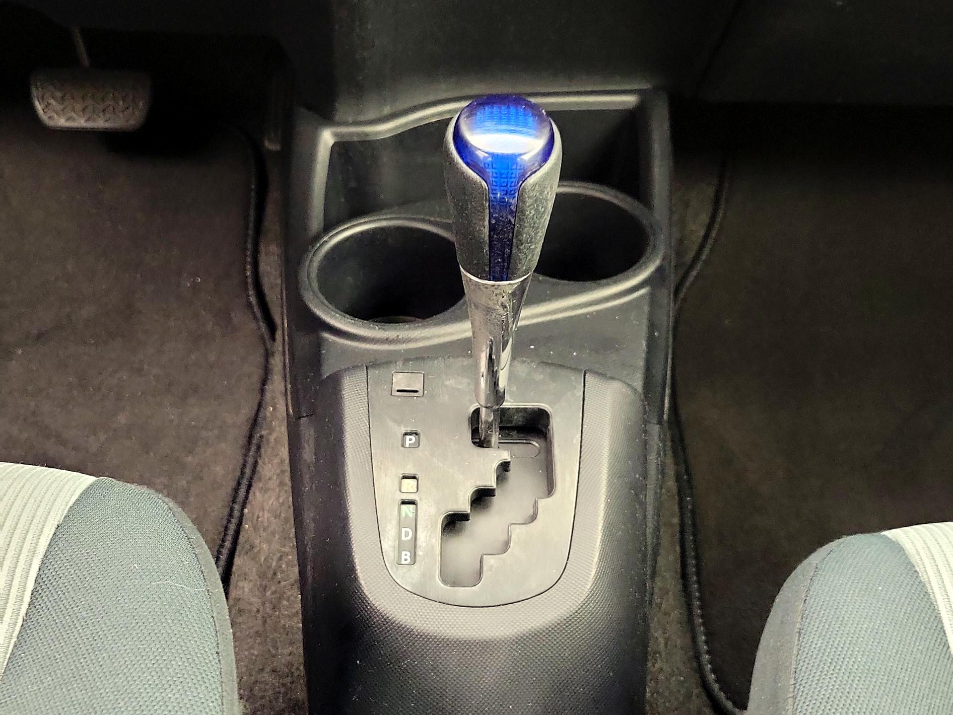 Thumbnail: 2015 Toyota Prius c - 16