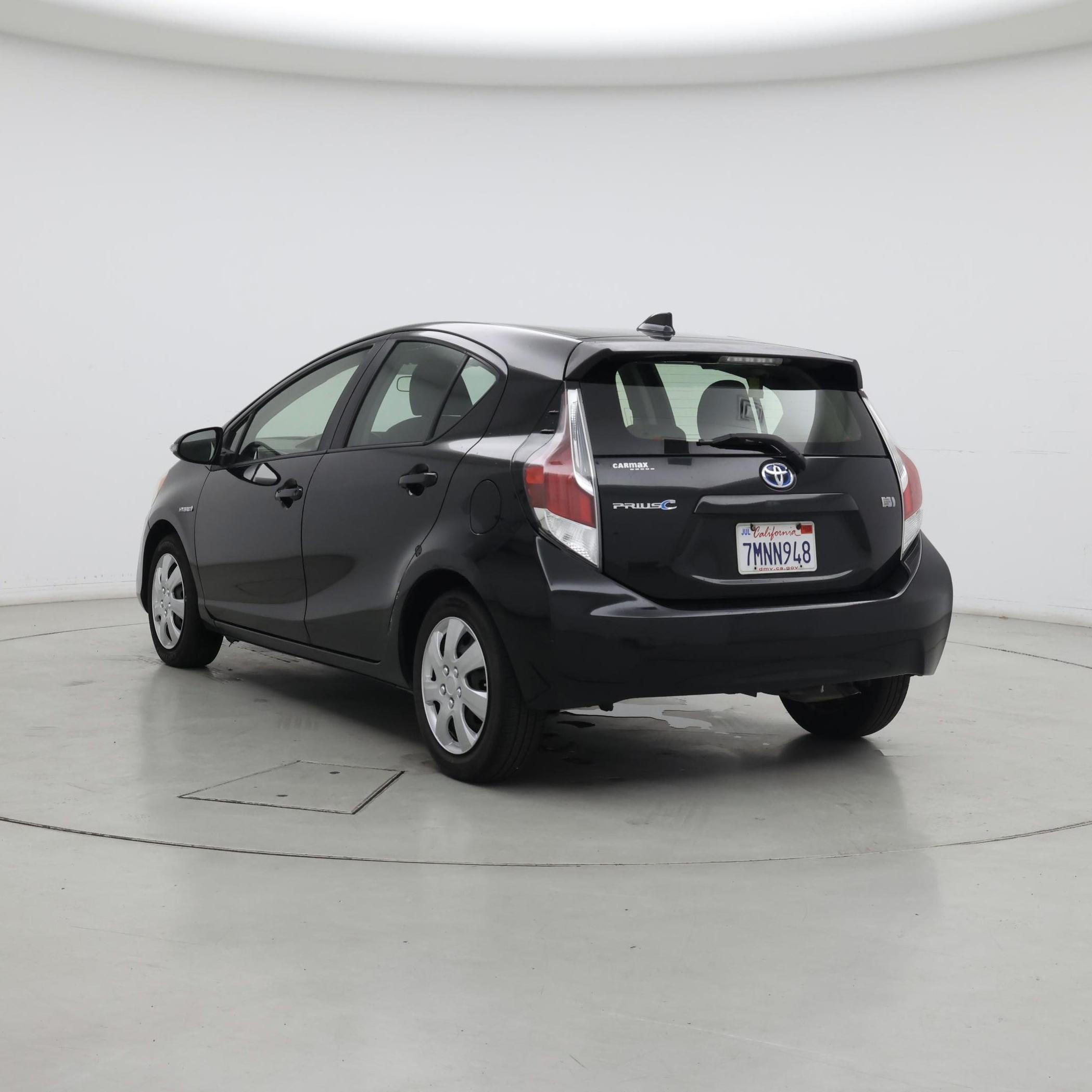 Thumbnail: 2015 Toyota Prius c - 2