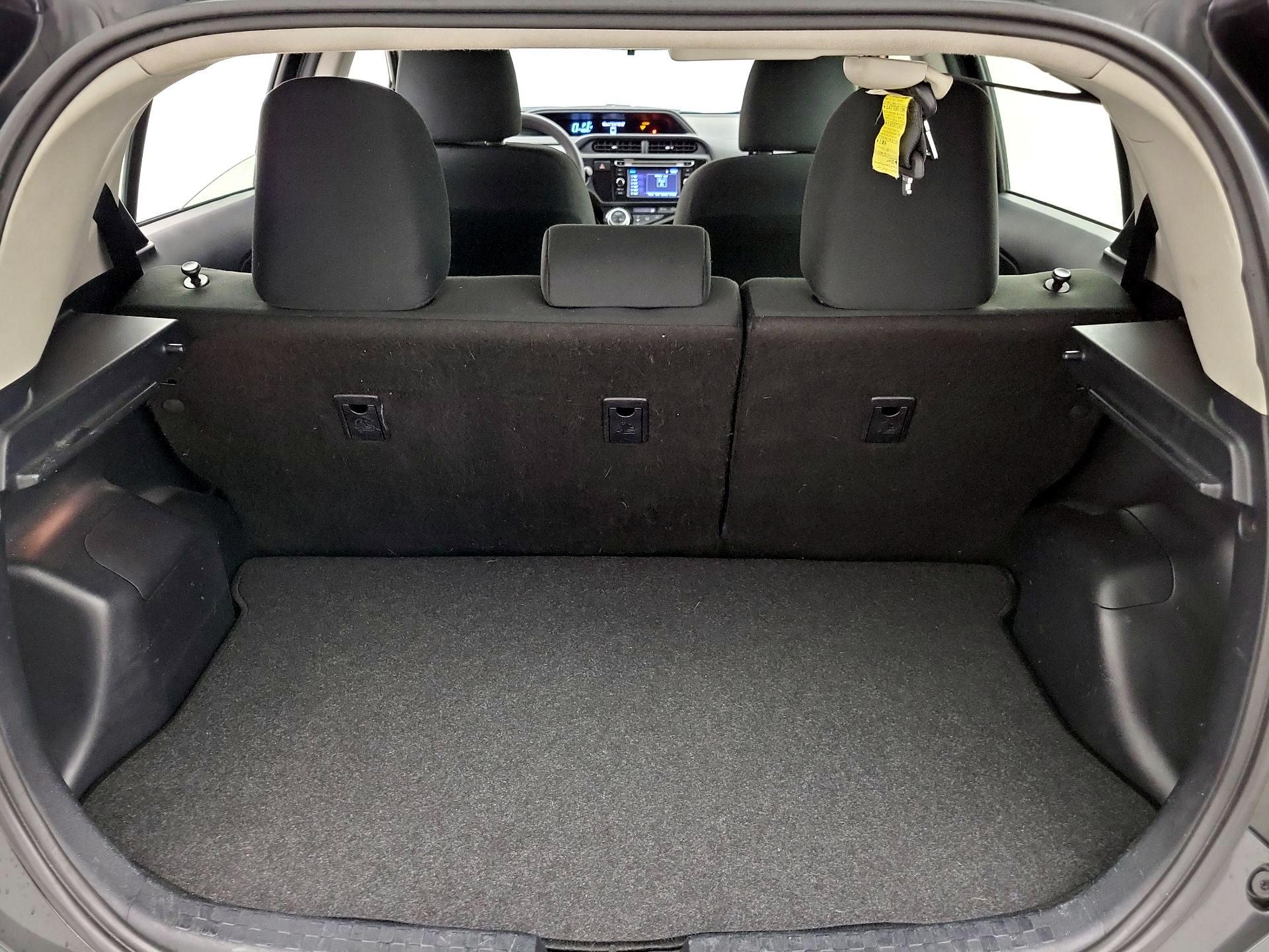 Thumbnail: 2015 Toyota Prius c - 19