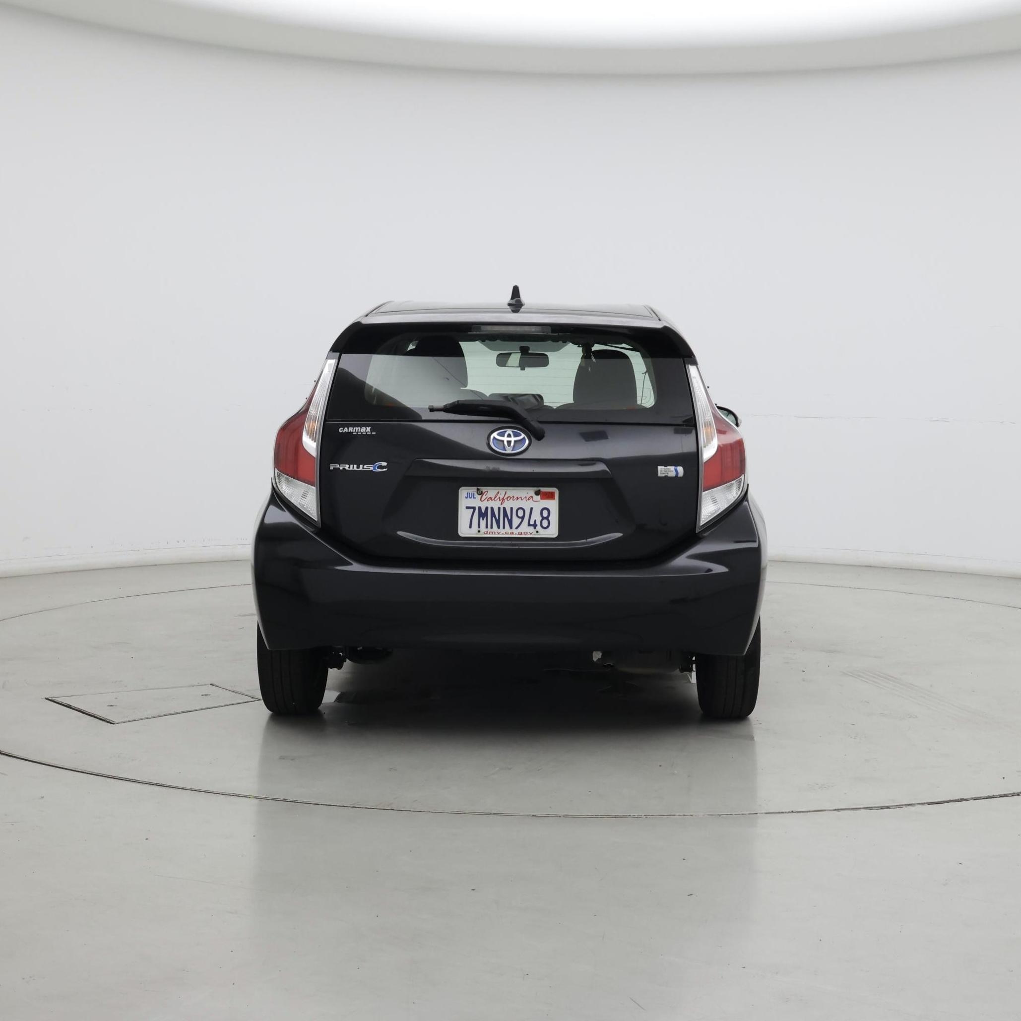 Thumbnail: 2015 Toyota Prius c - 6