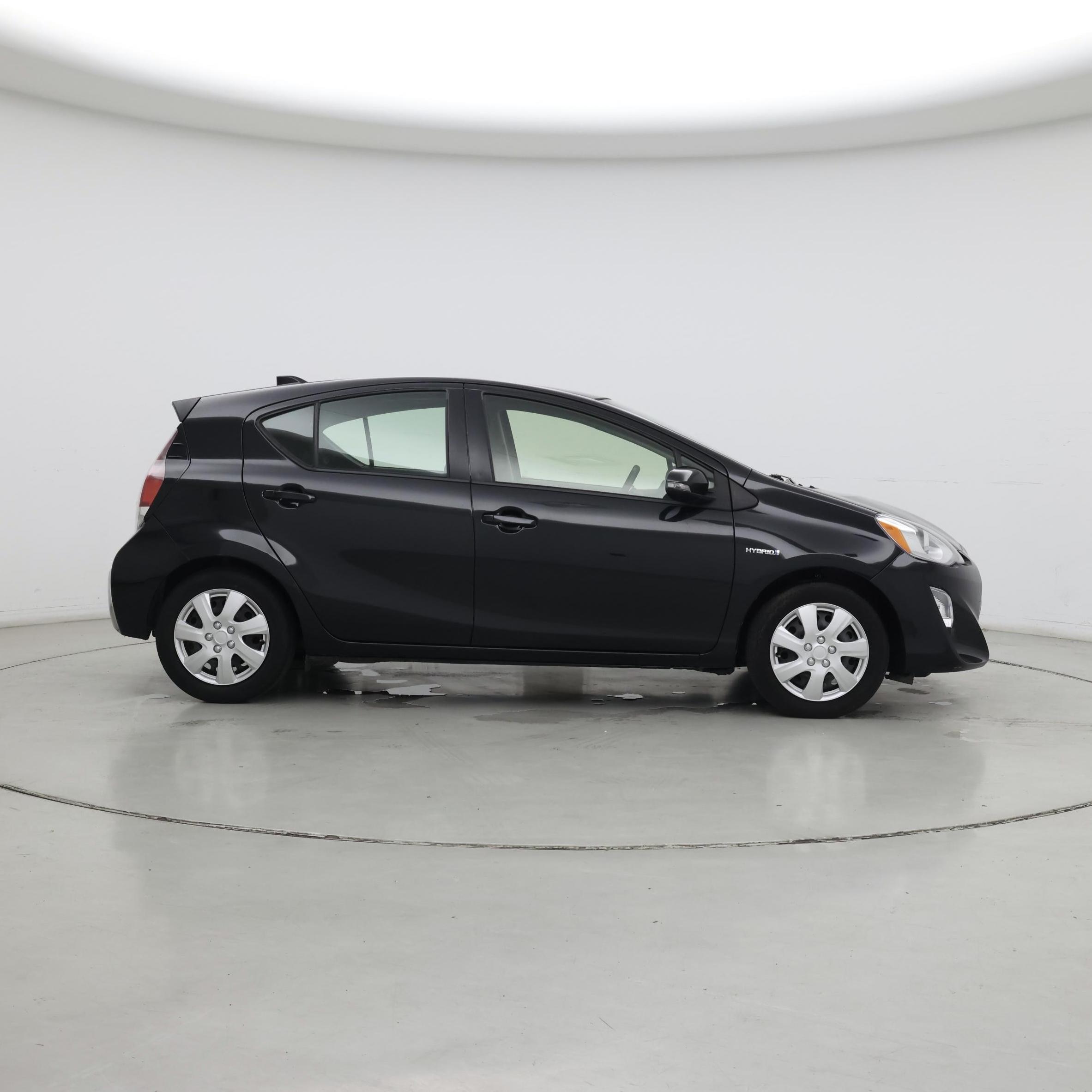 Thumbnail: 2015 Toyota Prius c - 7
