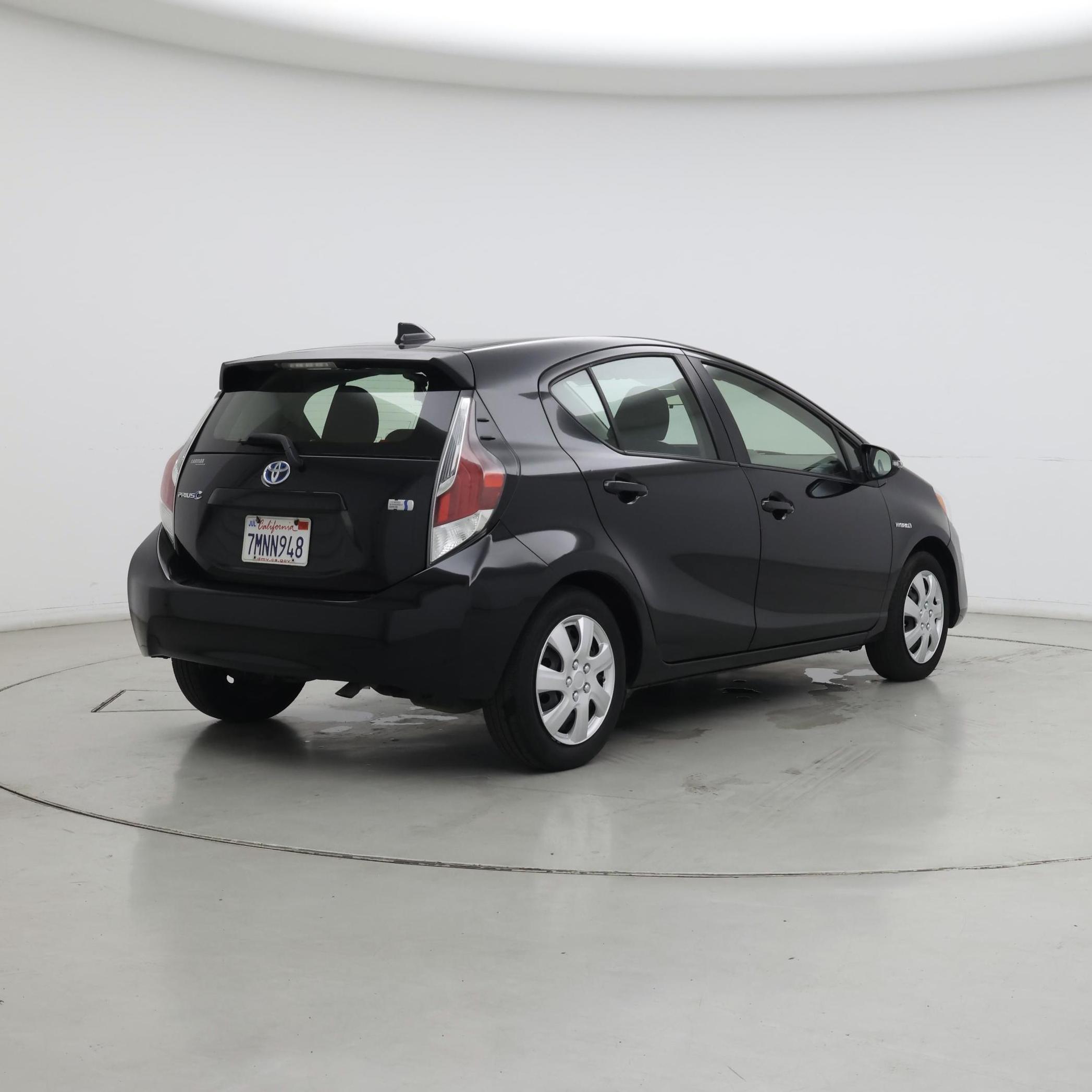 Thumbnail: 2015 Toyota Prius c - 8