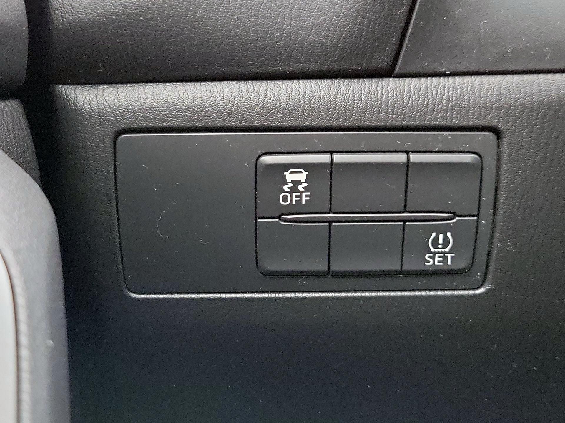 Thumbnail: 2017 Mazda Mazda3 - 13