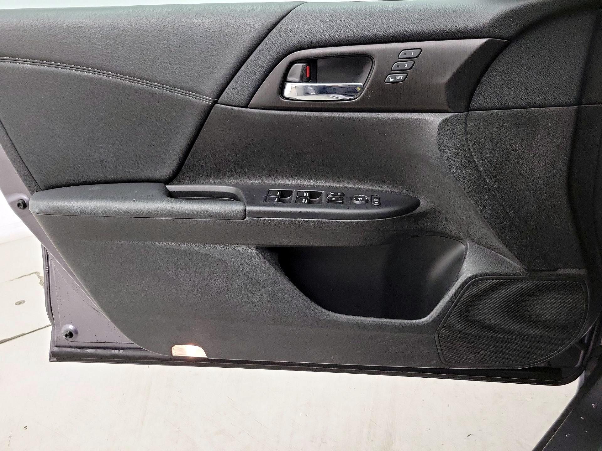 Thumbnail: 2015 Honda Accord - 12