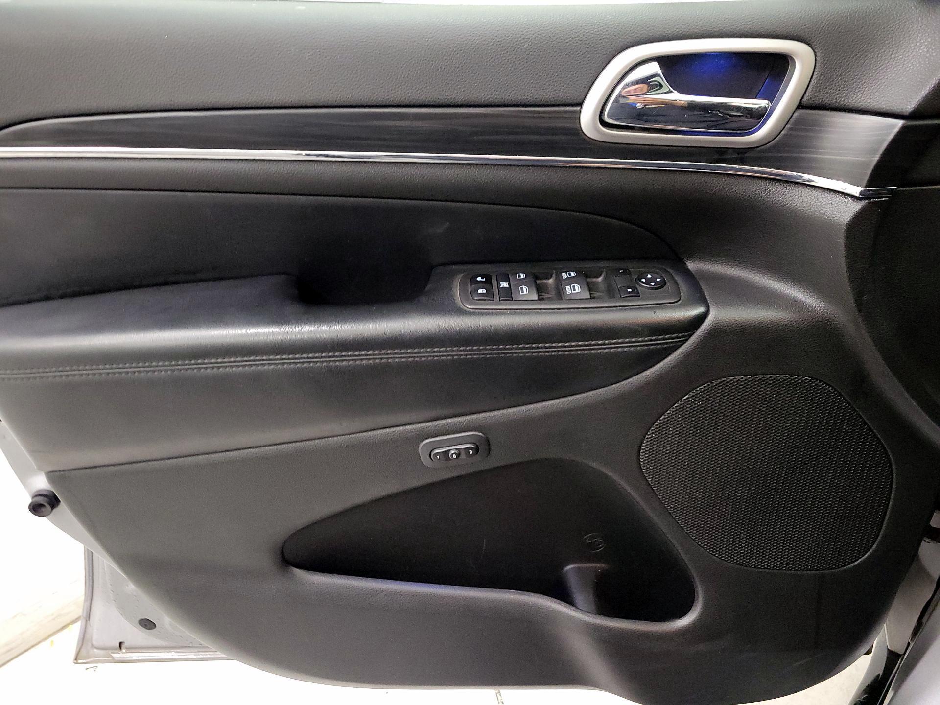 Thumbnail: 2020 Jeep Grand Cherokee - 12