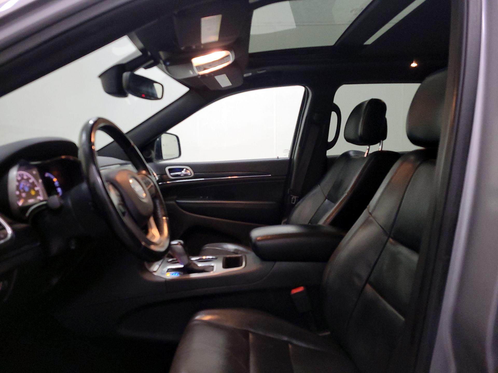 Thumbnail: 2020 Jeep Grand Cherokee - 20