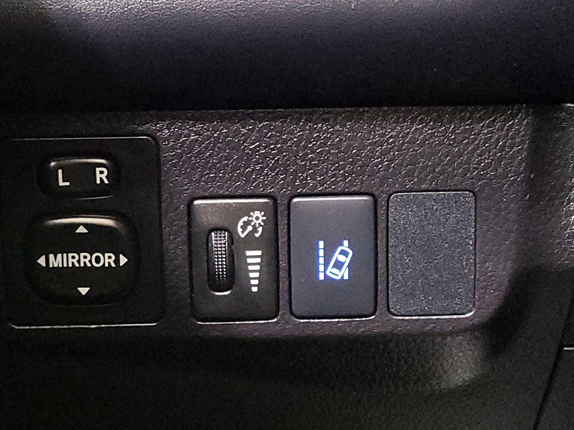 Thumbnail: 2017 Toyota RAV4 - 13