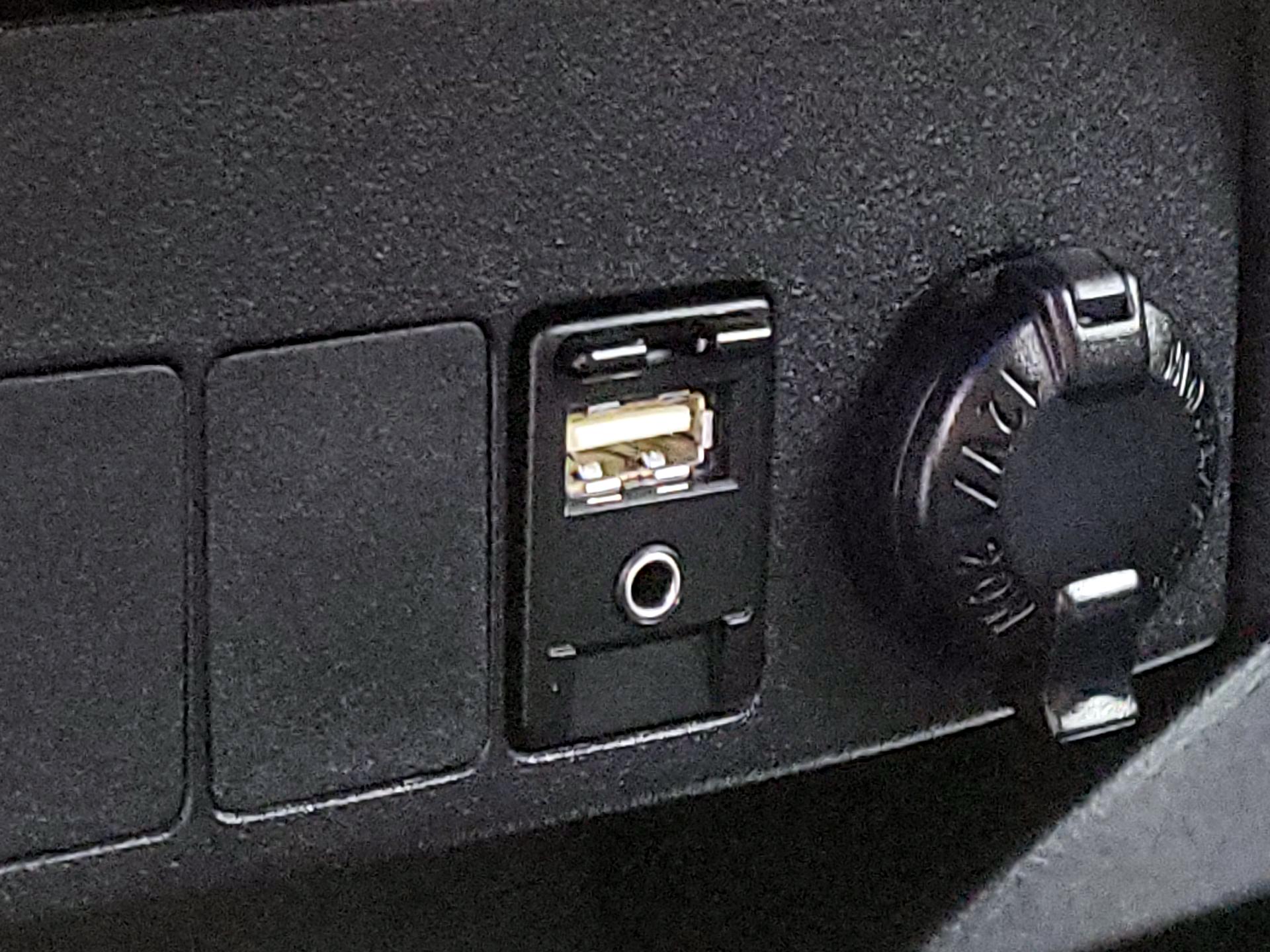 Thumbnail: 2017 Toyota RAV4 - 18