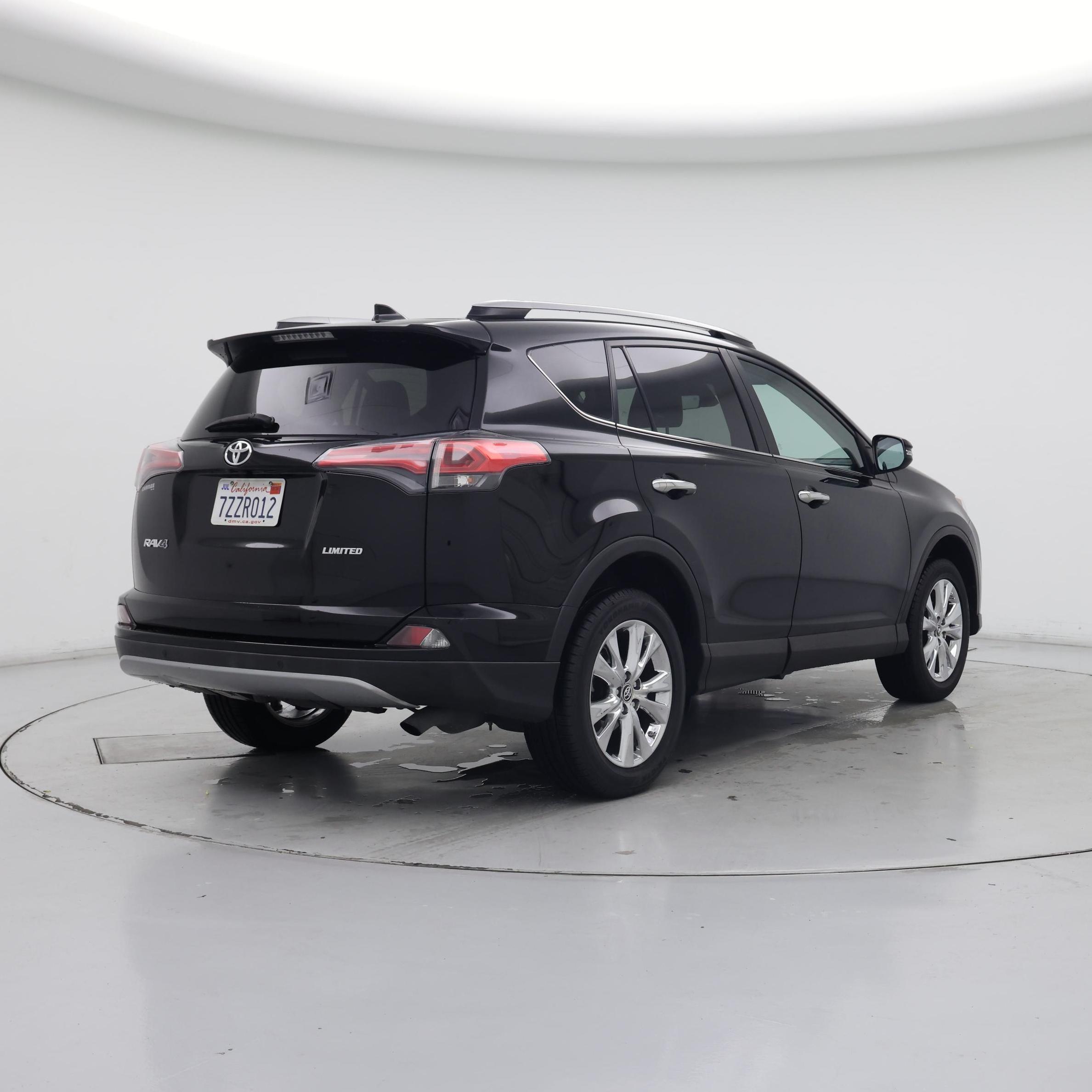 Thumbnail: 2017 Toyota RAV4 - 8