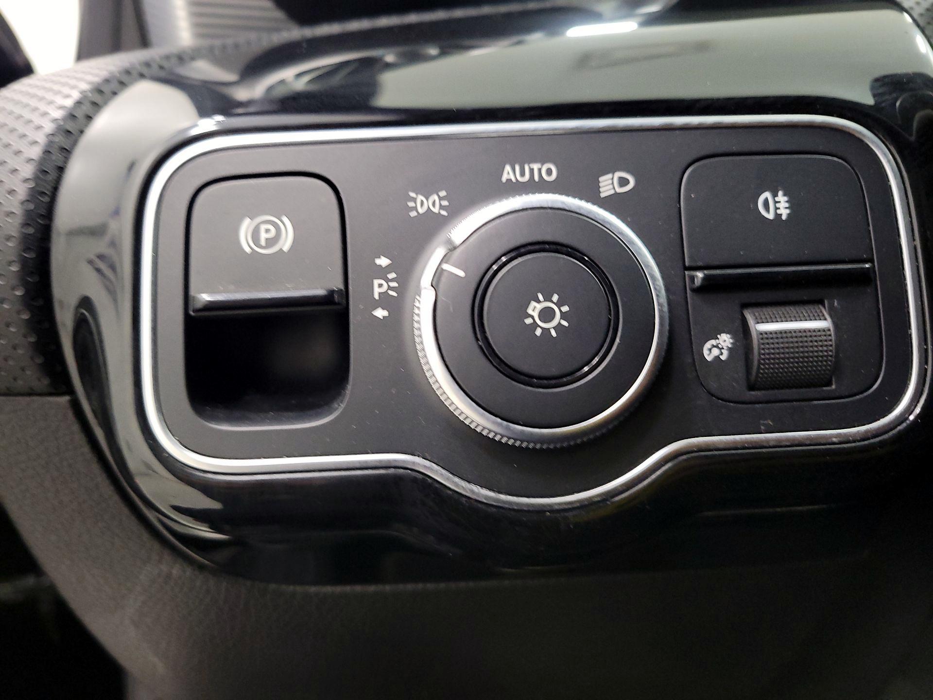 Thumbnail: 2019 Mercedes-Benz A-Class - 13