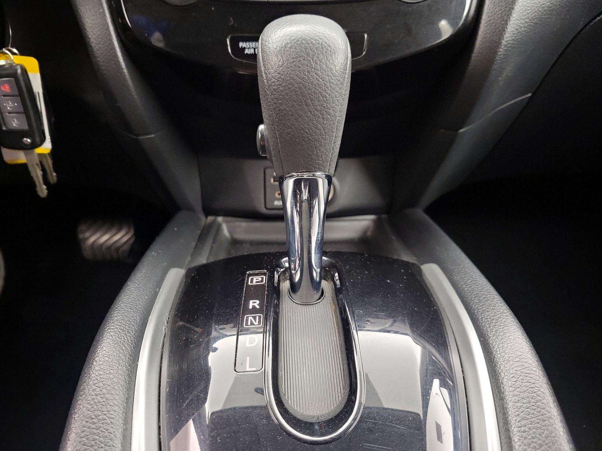 Thumbnail: 2016 Nissan Rogue - 17