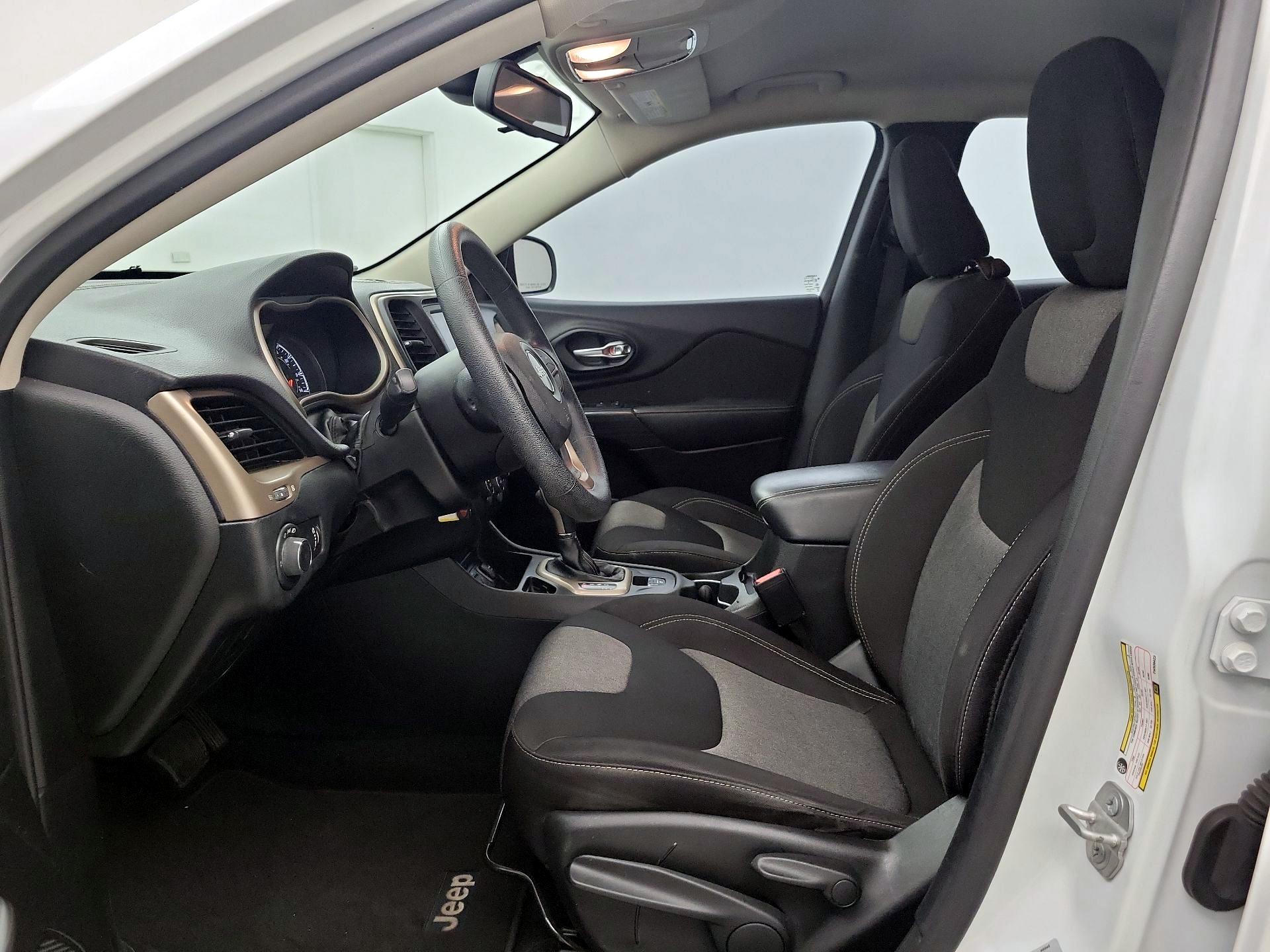 Thumbnail: 2015 Jeep Cherokee - 11