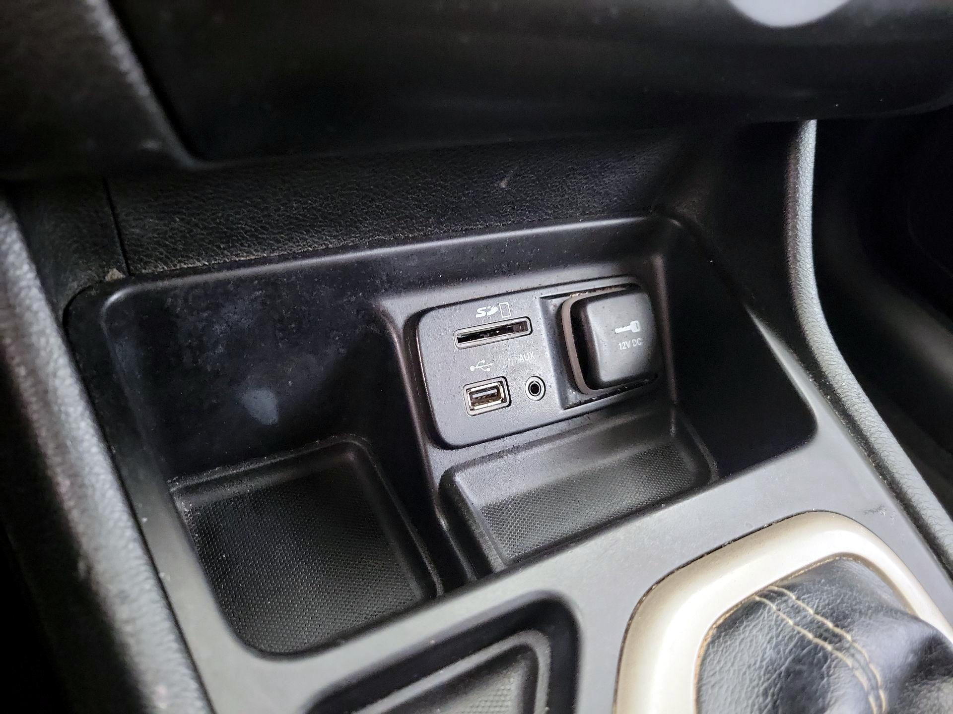 Thumbnail: 2015 Jeep Cherokee - 18