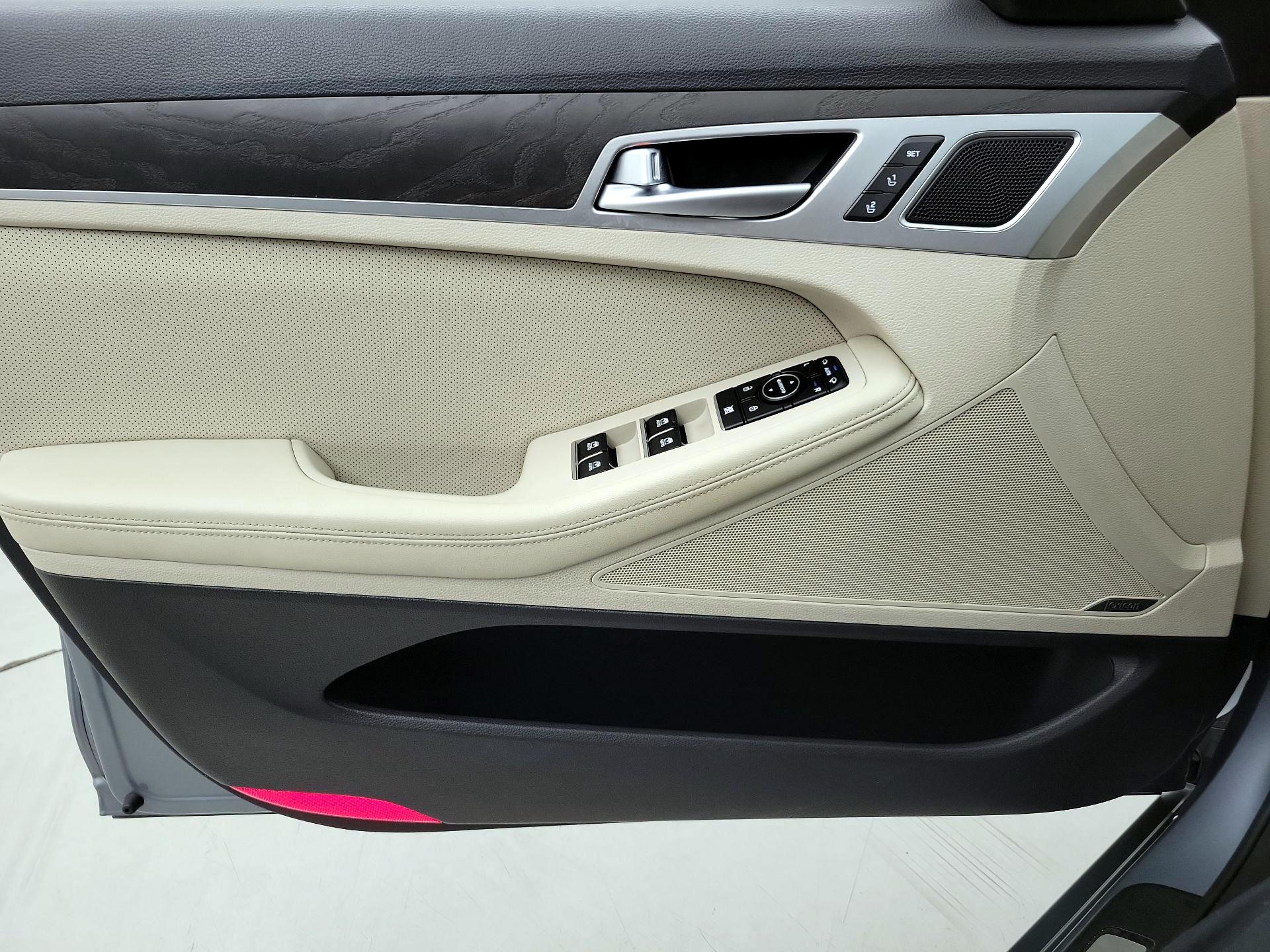 Thumbnail: 2015 Hyundai Genesis - 12