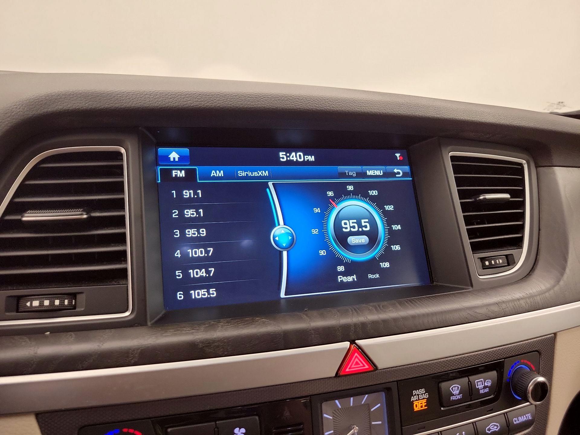 Thumbnail: 2015 Hyundai Genesis - 16