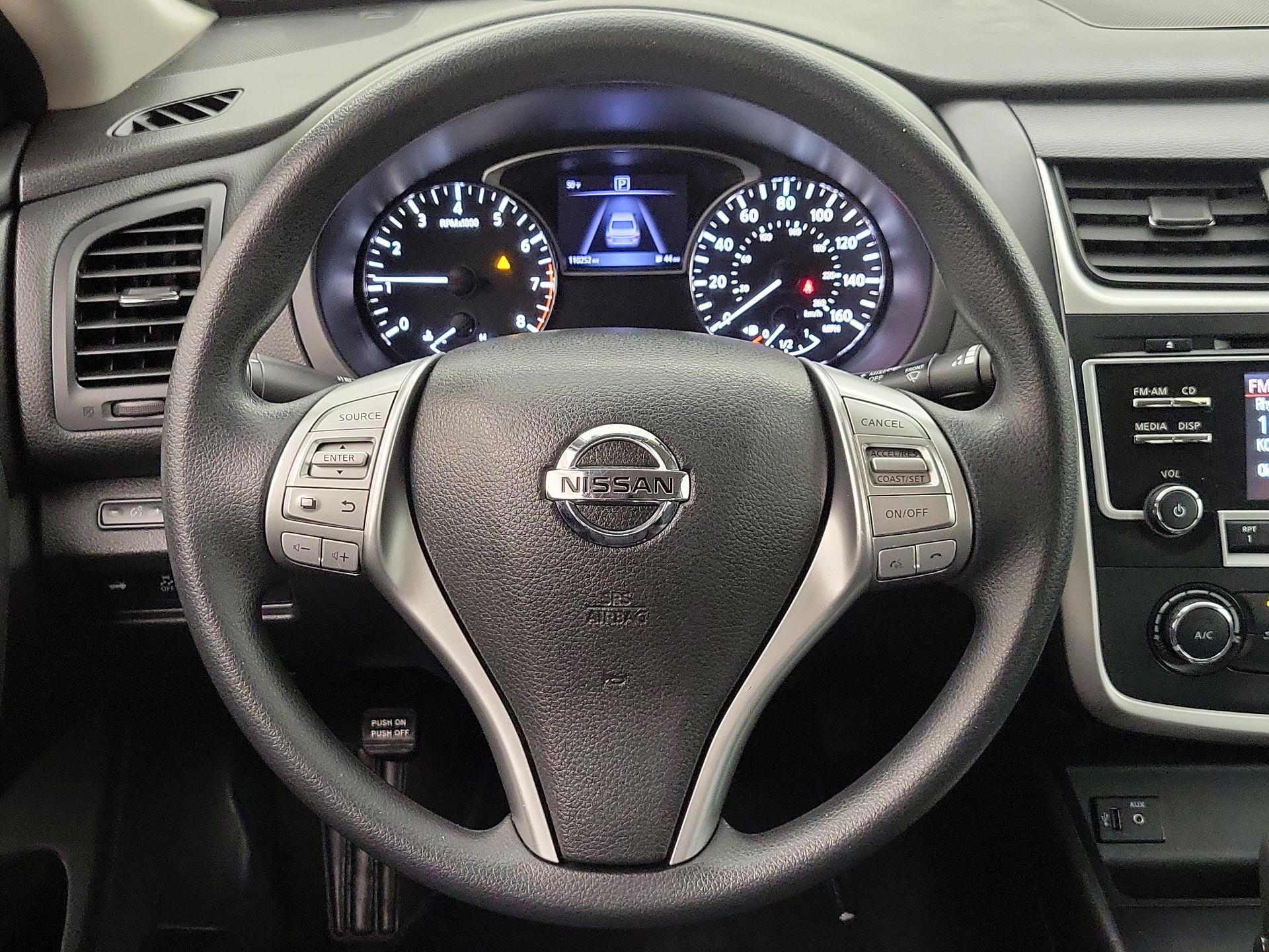 Thumbnail: 2016 Nissan Altima - 10