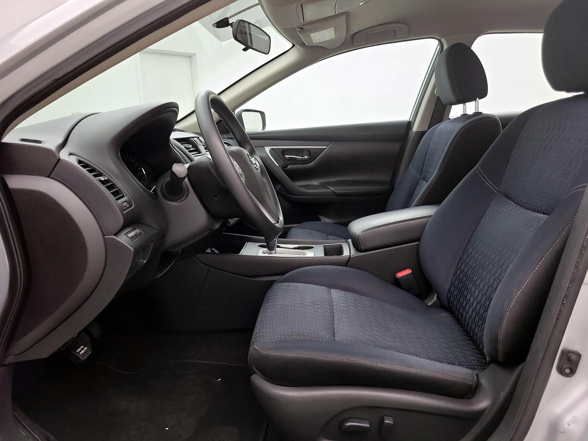 Thumbnail: 2016 Nissan Altima - 11