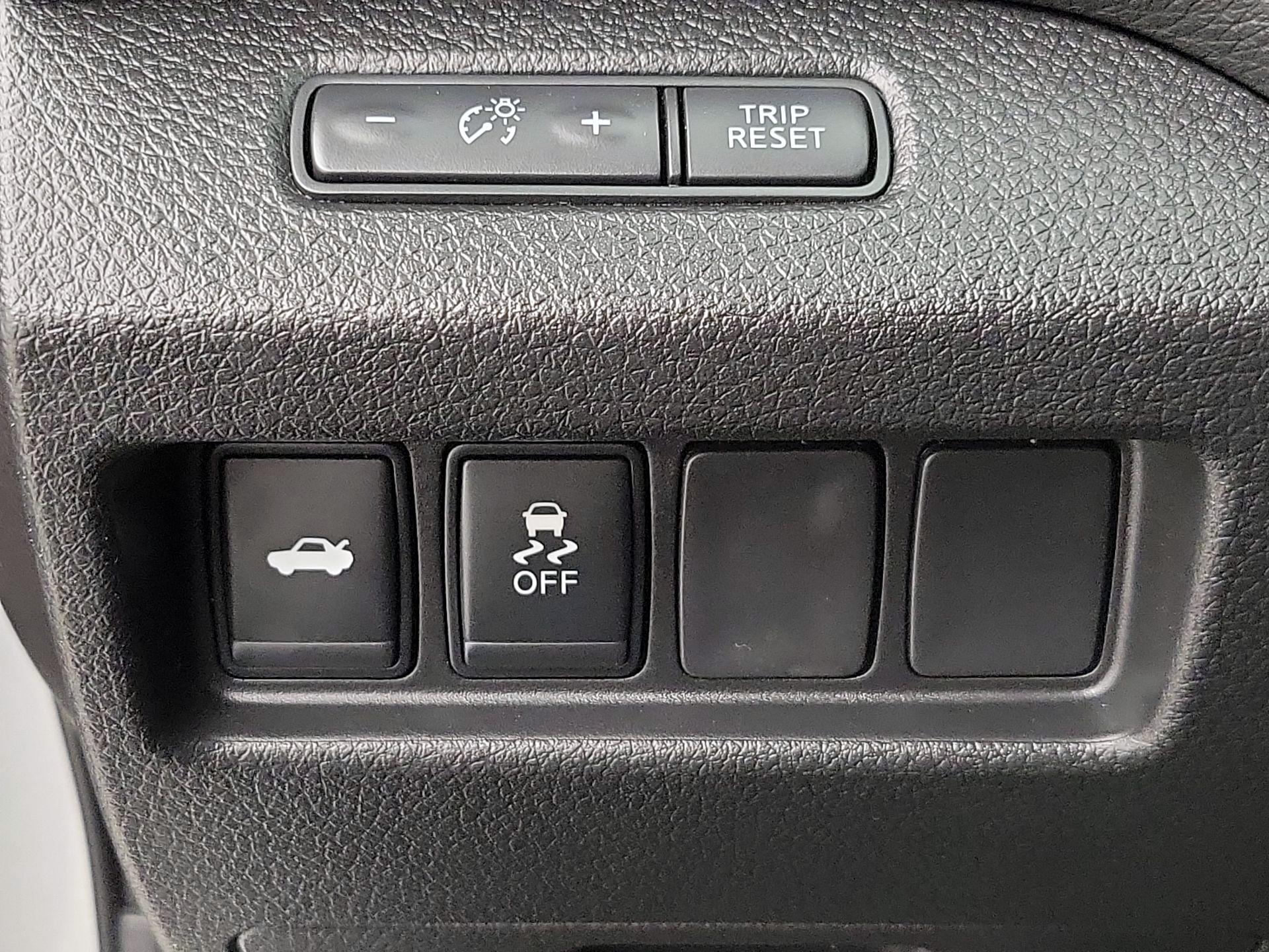 Thumbnail: 2016 Nissan Altima - 13