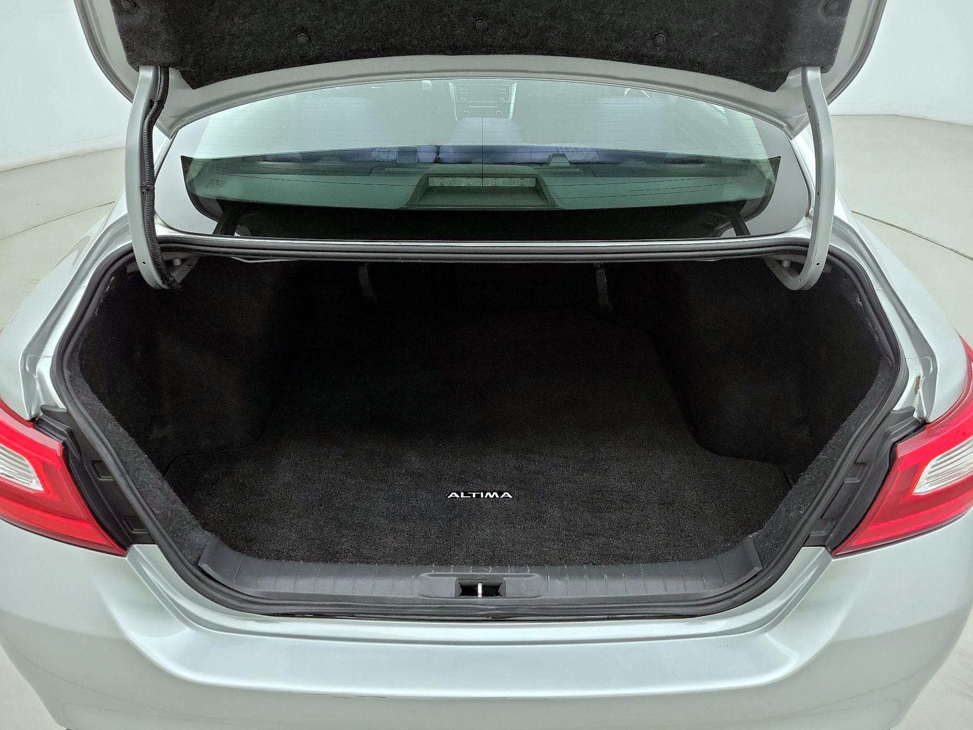 Thumbnail: 2016 Nissan Altima - 20