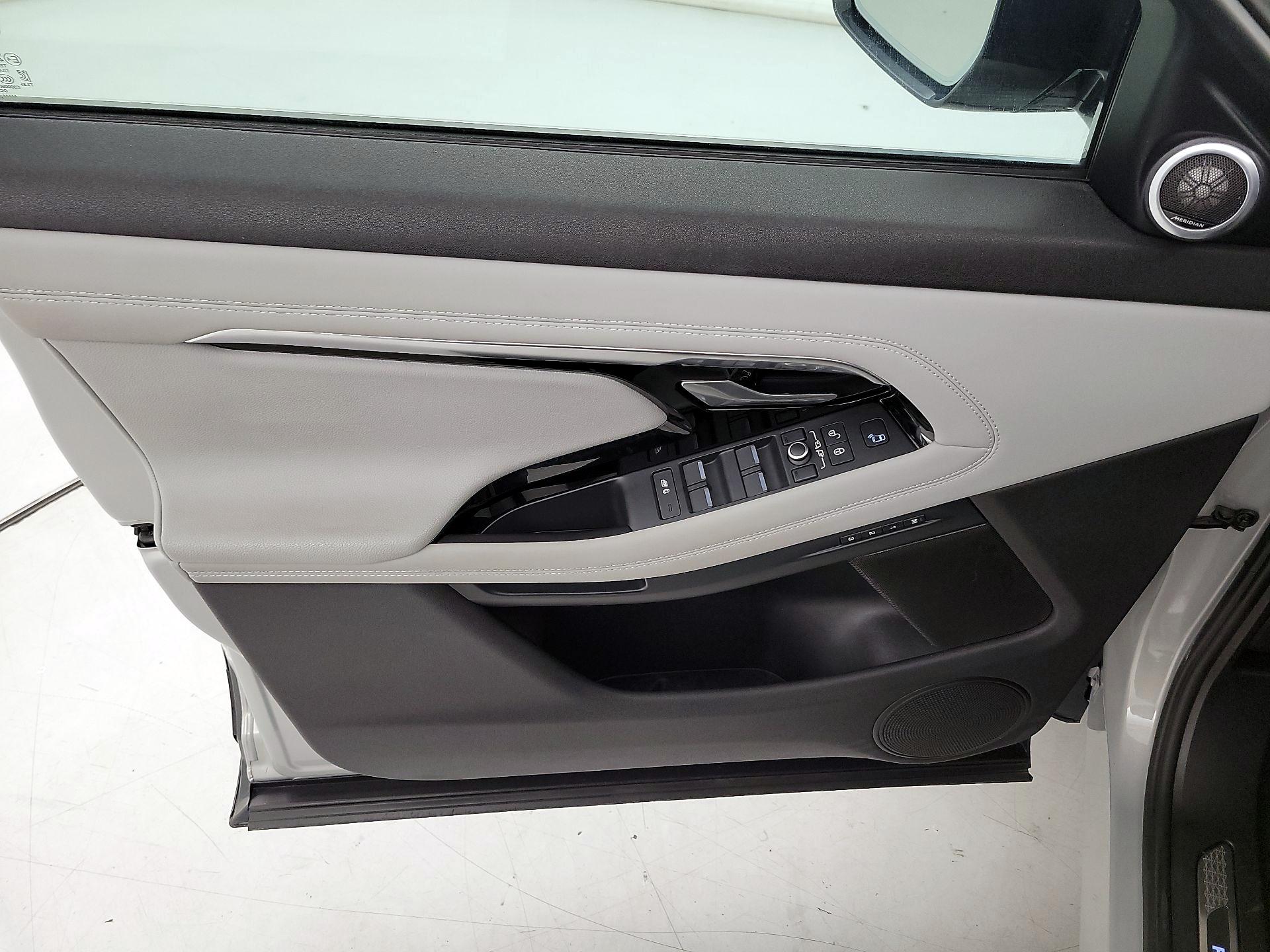 Thumbnail: 2020 Land Rover Range Rover Evoque - 12