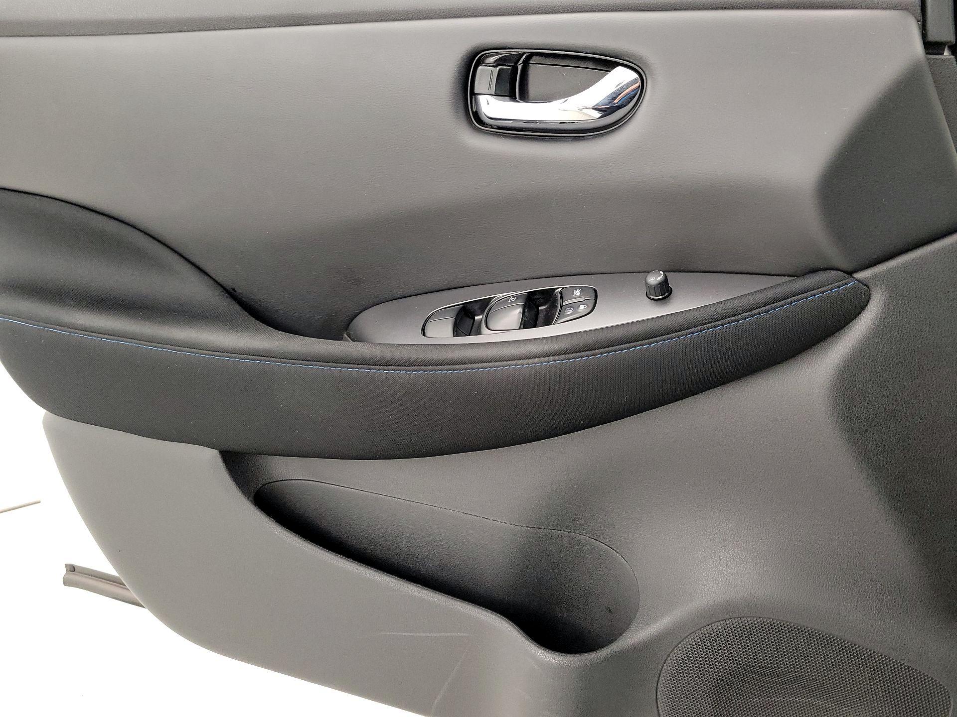 Thumbnail: 2021 Nissan Leaf - 12