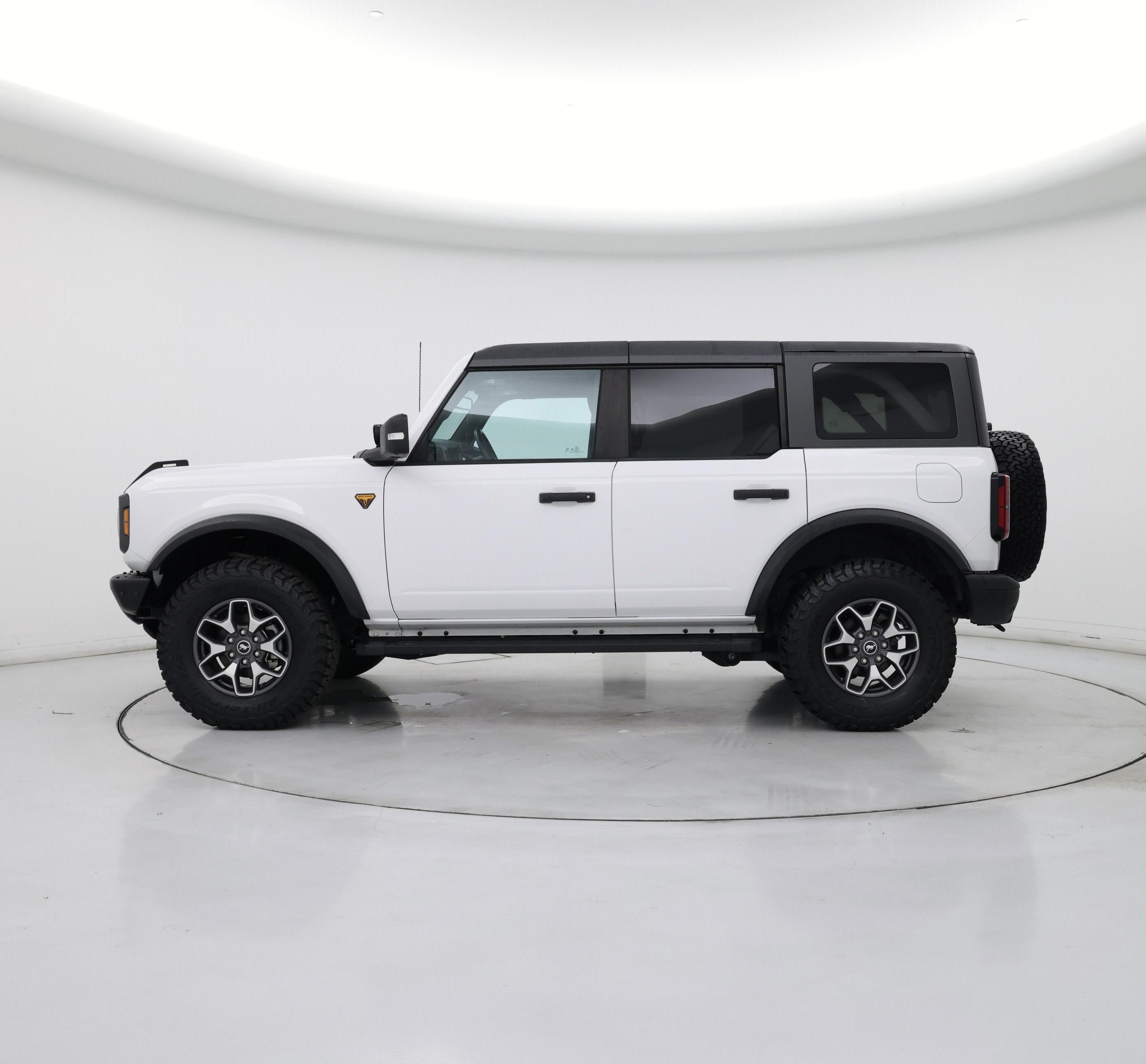 Thumbnail: 2022 Ford Bronco - 3