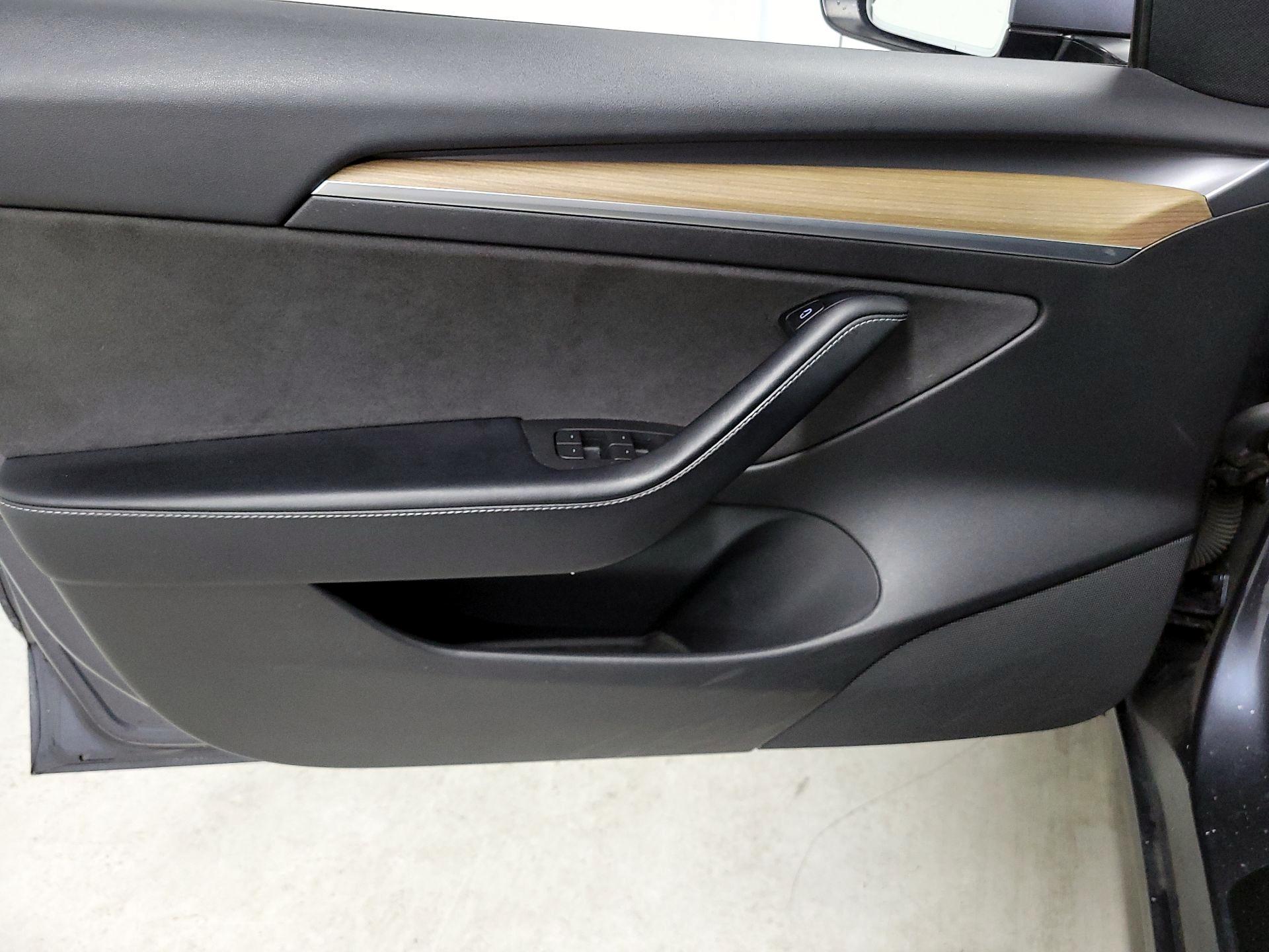 Thumbnail: 2021 Tesla Model 3 - 12