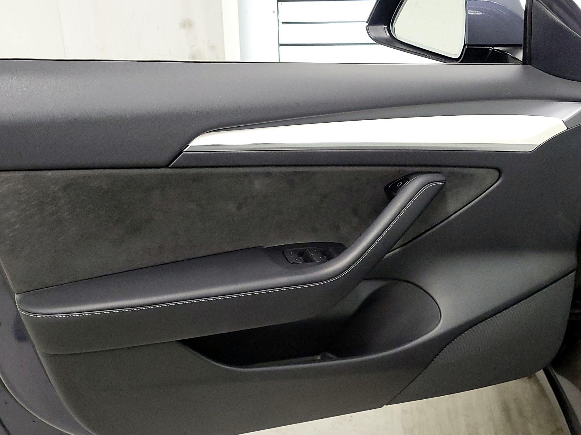 Thumbnail: 2022 Tesla Model 3 - 12