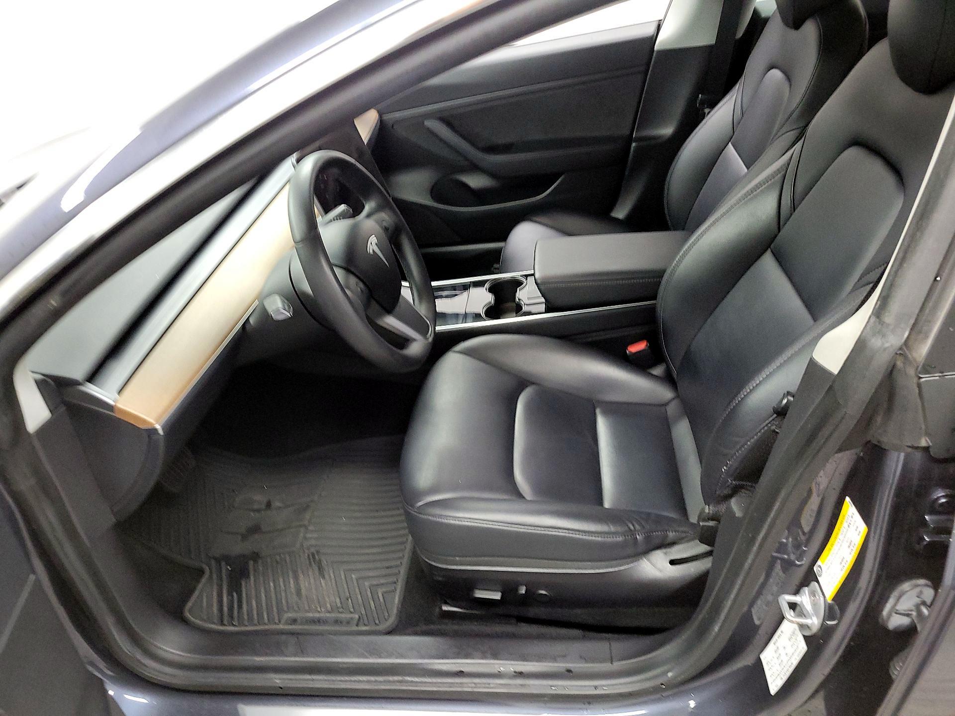 Thumbnail: 2020 Tesla Model 3 - 11