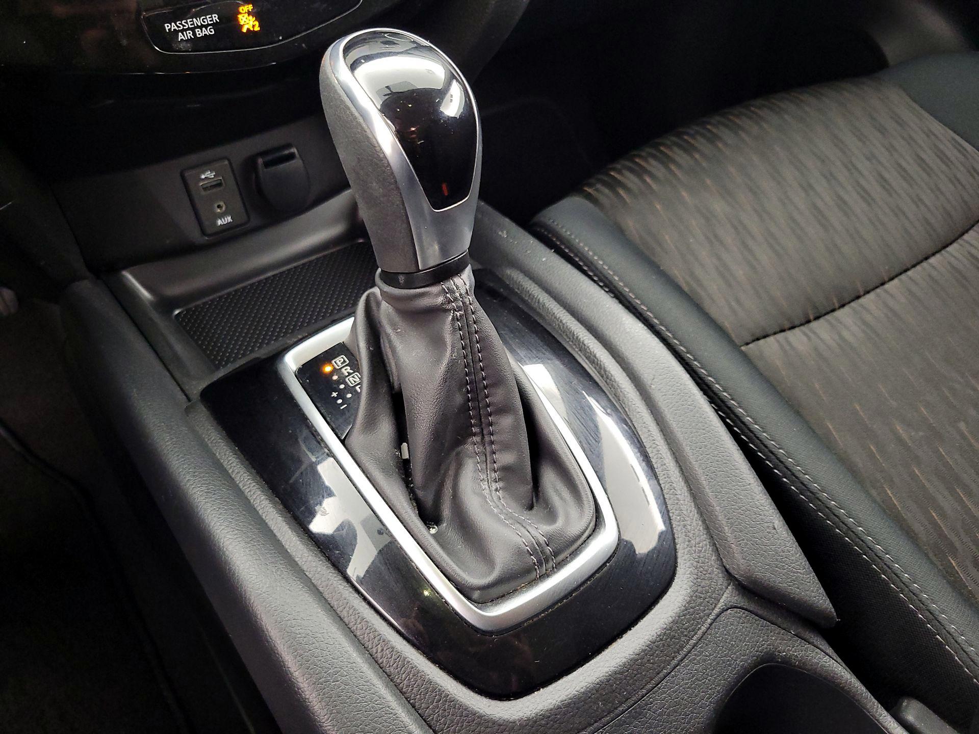 Thumbnail: 2017 Nissan Rogue - 17