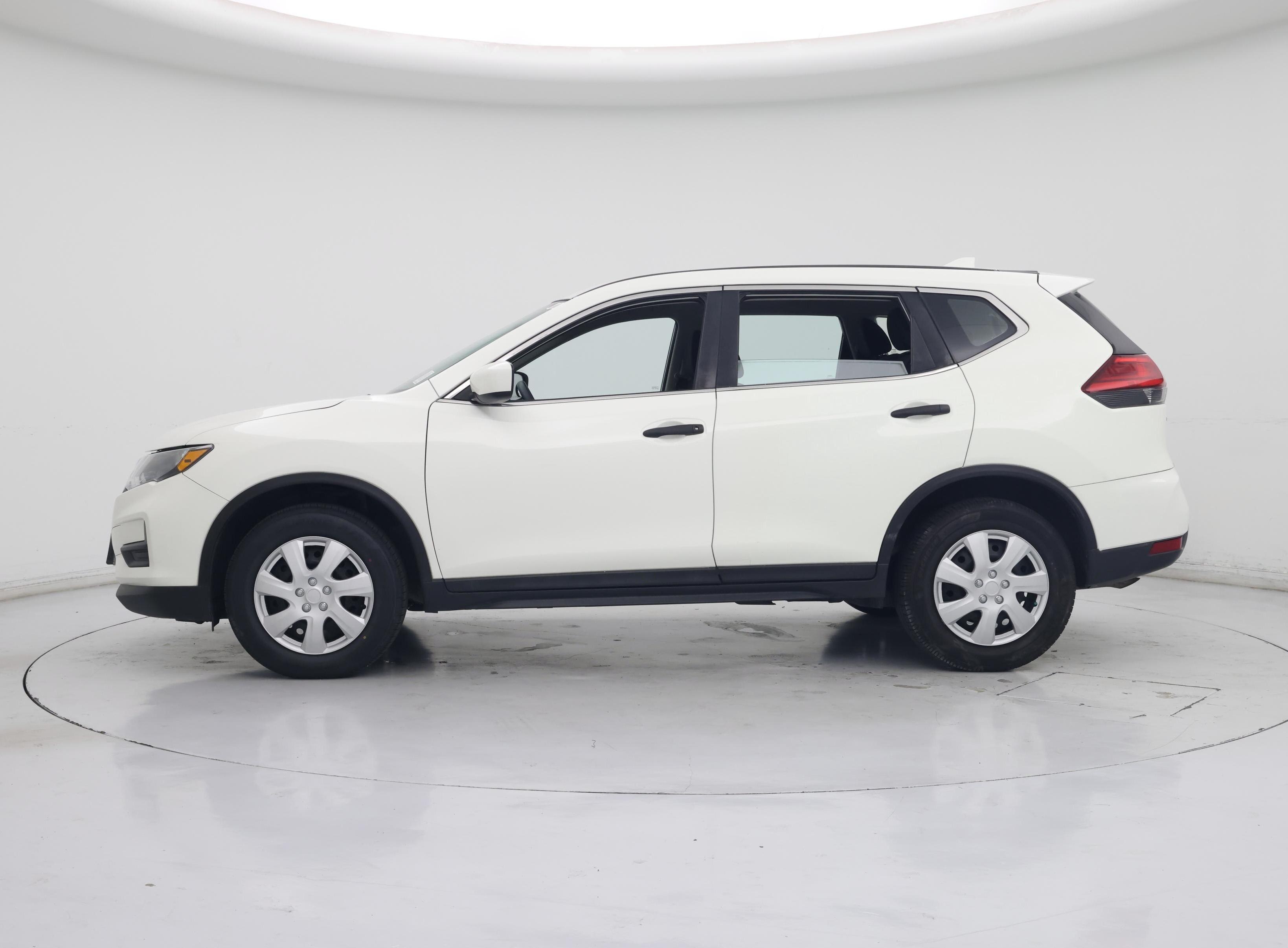 Thumbnail: 2017 Nissan Rogue - 3