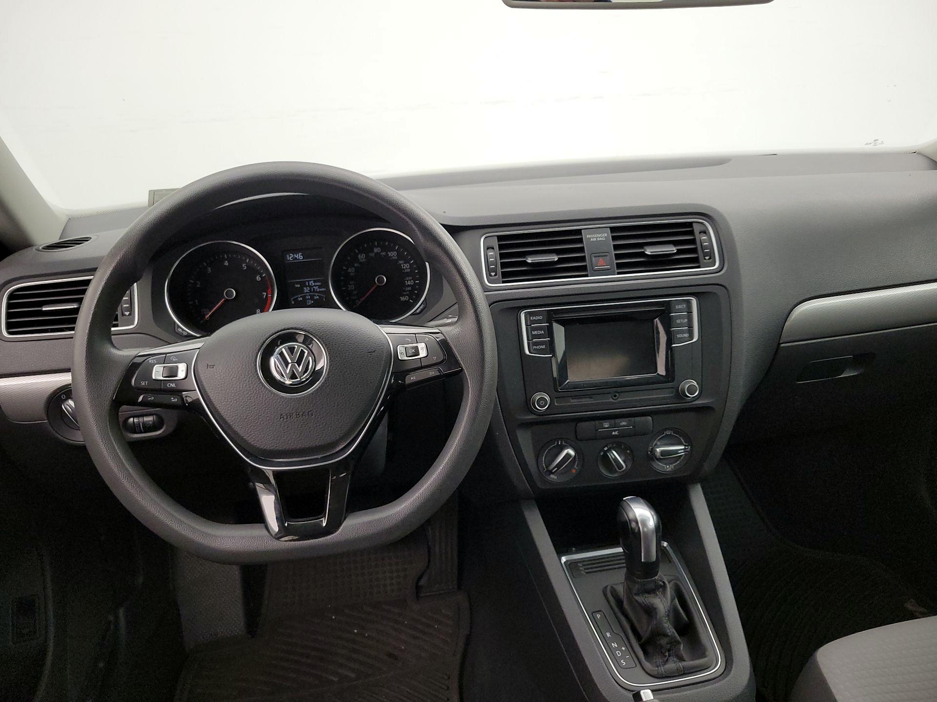 Thumbnail: 2017 Volkswagen Jetta - 9