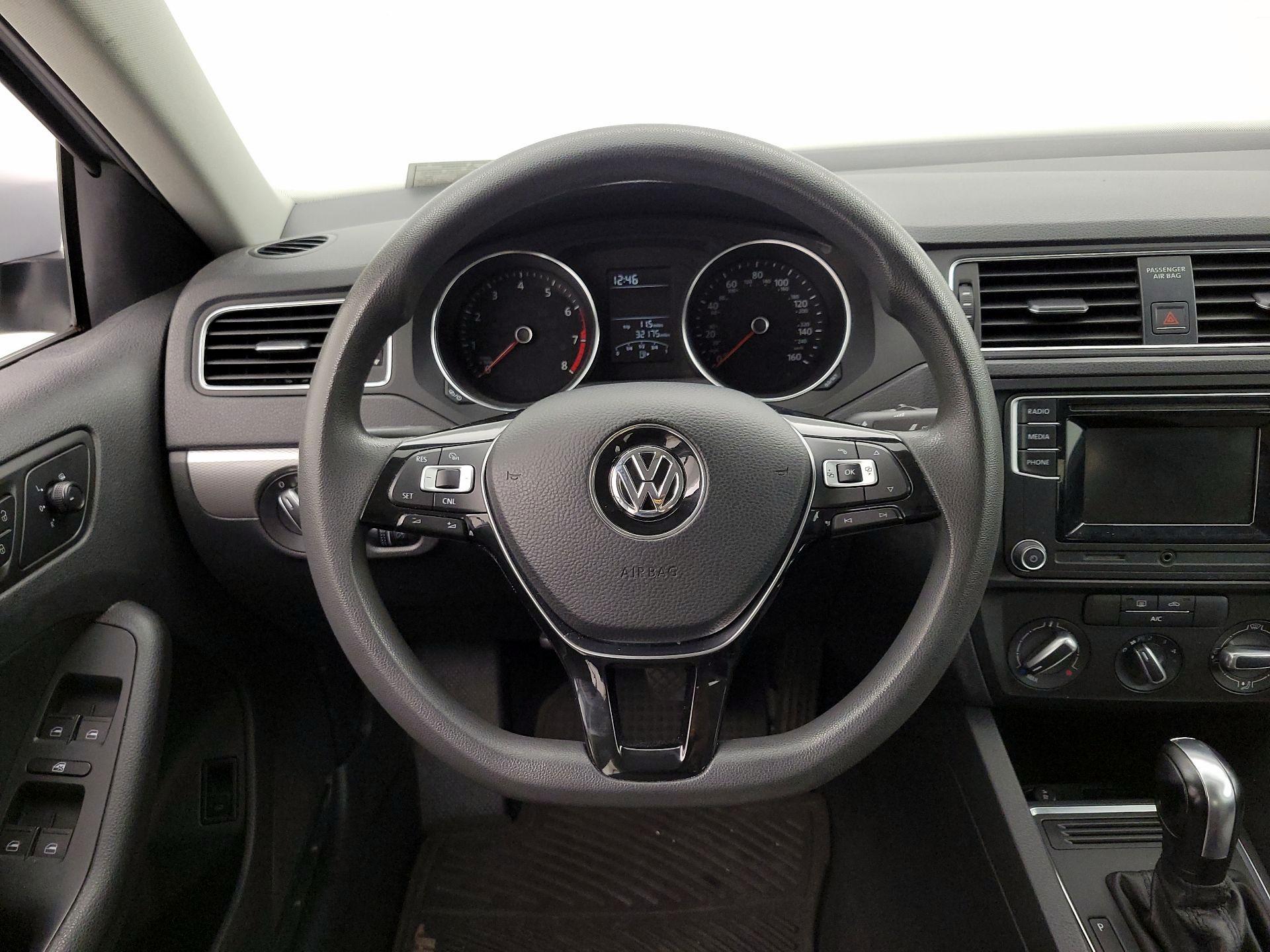 Thumbnail: 2017 Volkswagen Jetta - 10