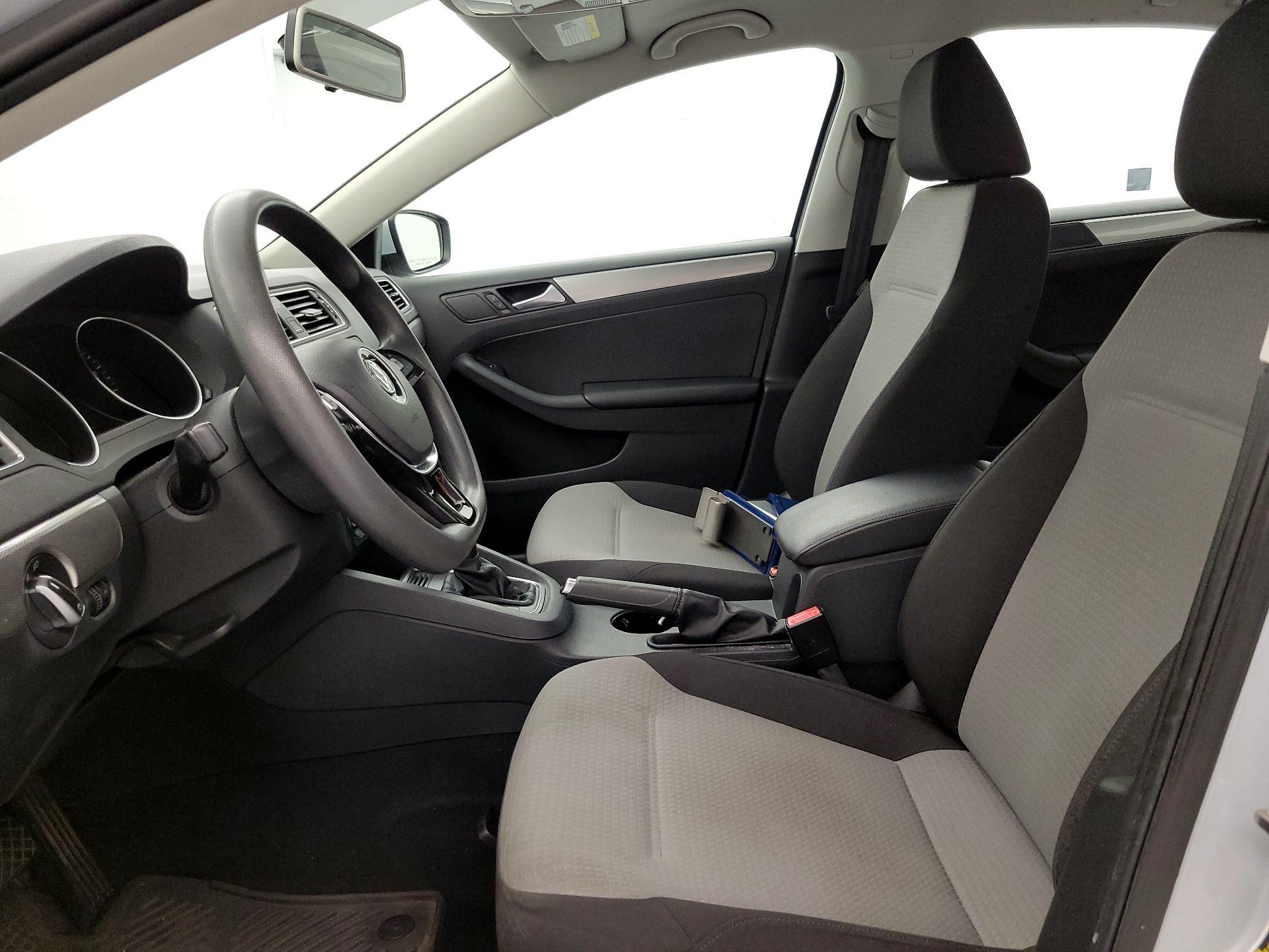 Thumbnail: 2017 Volkswagen Jetta - 11