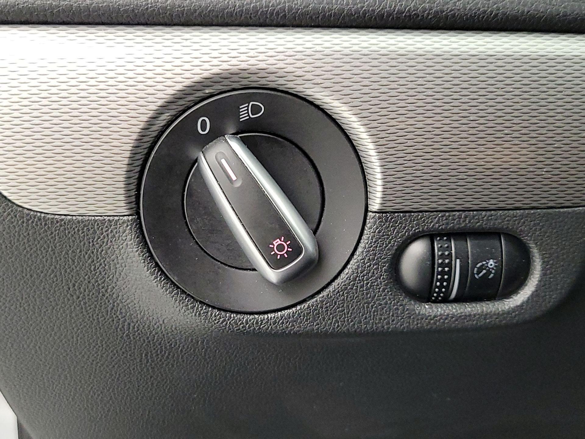 Thumbnail: 2017 Volkswagen Jetta - 13