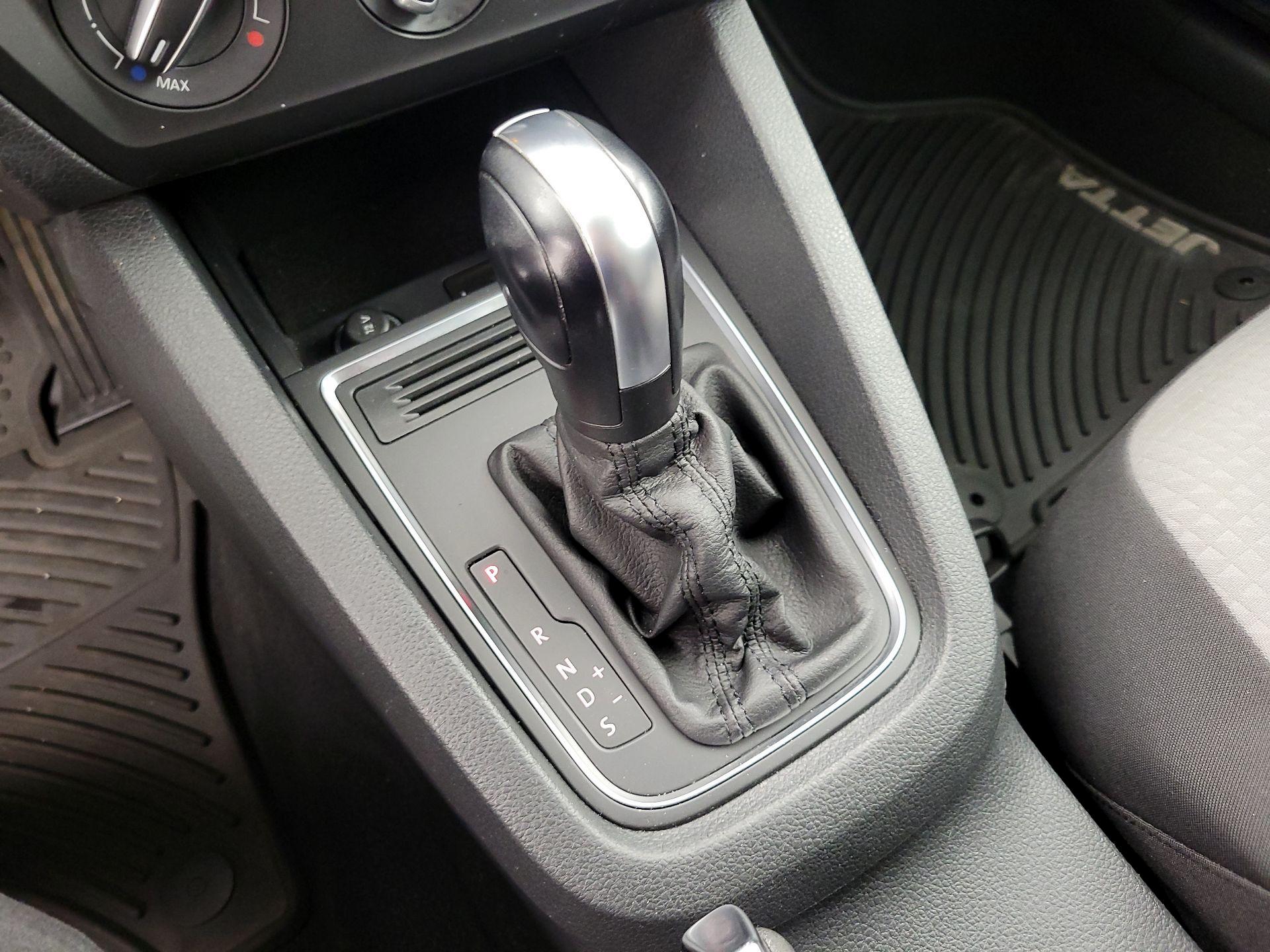 Thumbnail: 2017 Volkswagen Jetta - 17