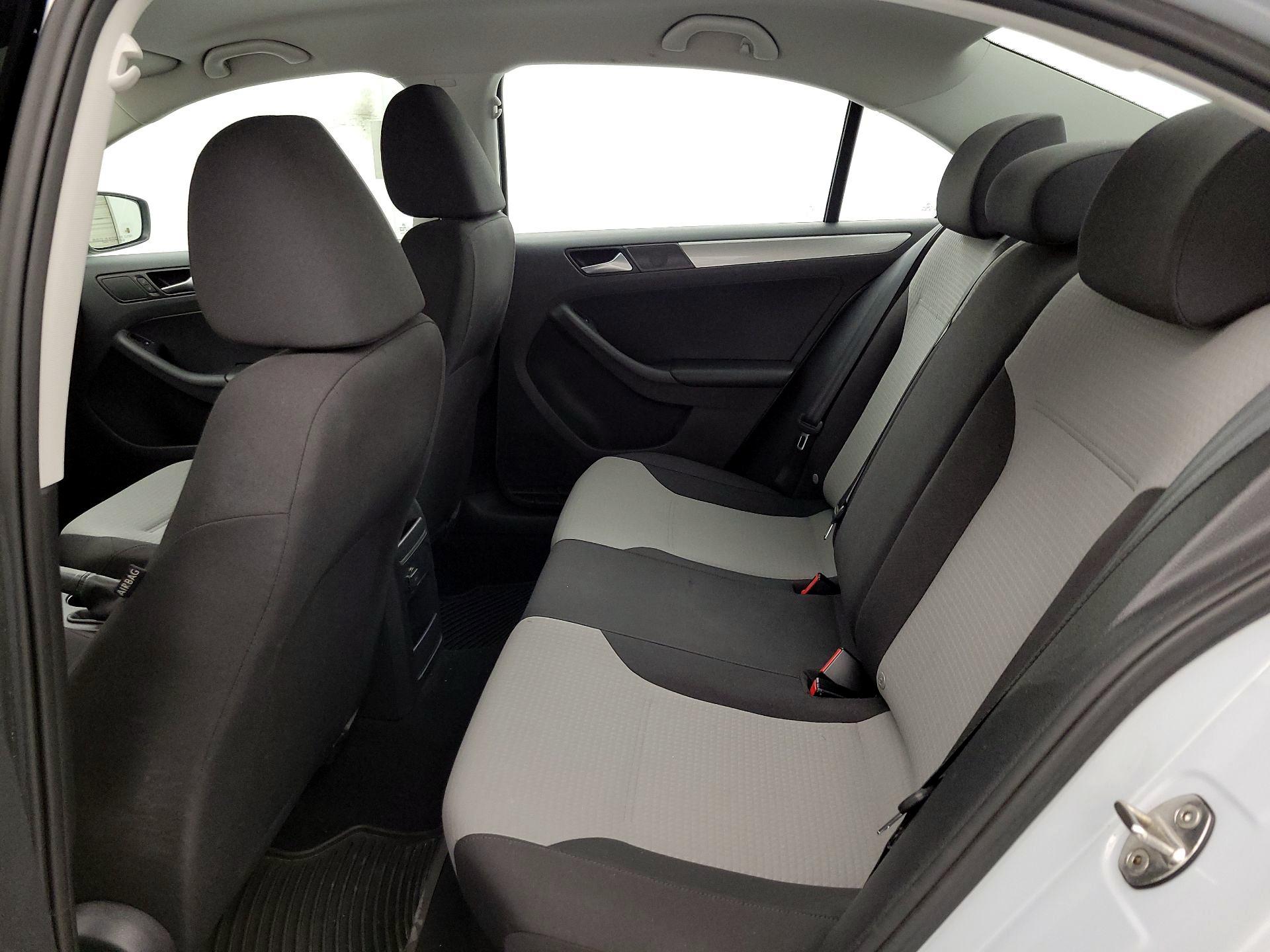 Thumbnail: 2017 Volkswagen Jetta - 19