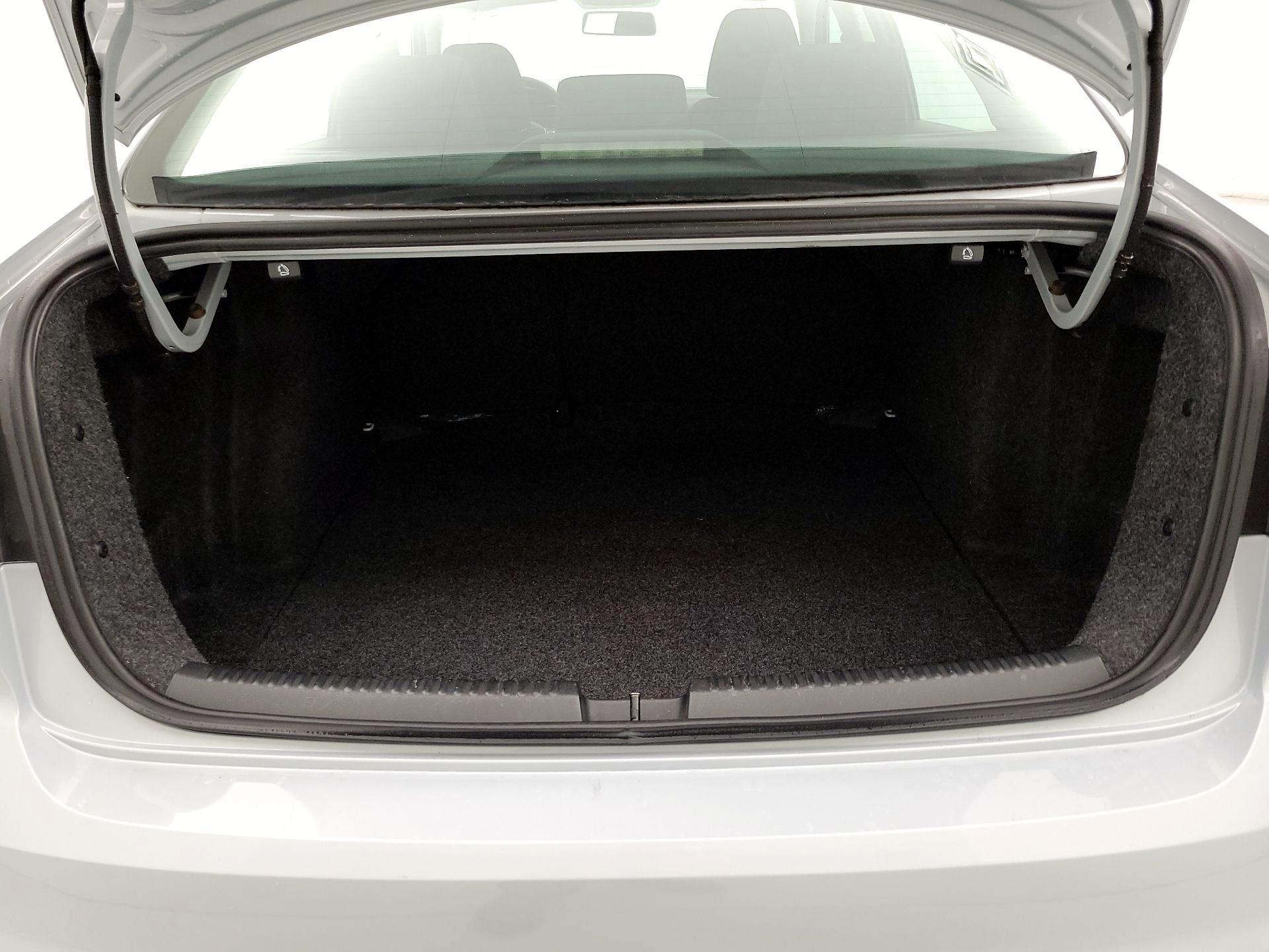 Thumbnail: 2017 Volkswagen Jetta - 20