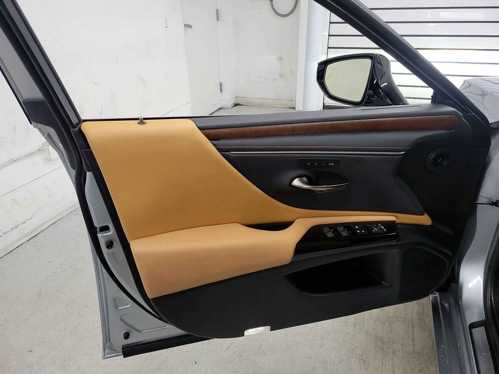 Thumbnail: 2025 Lexus ES - 12