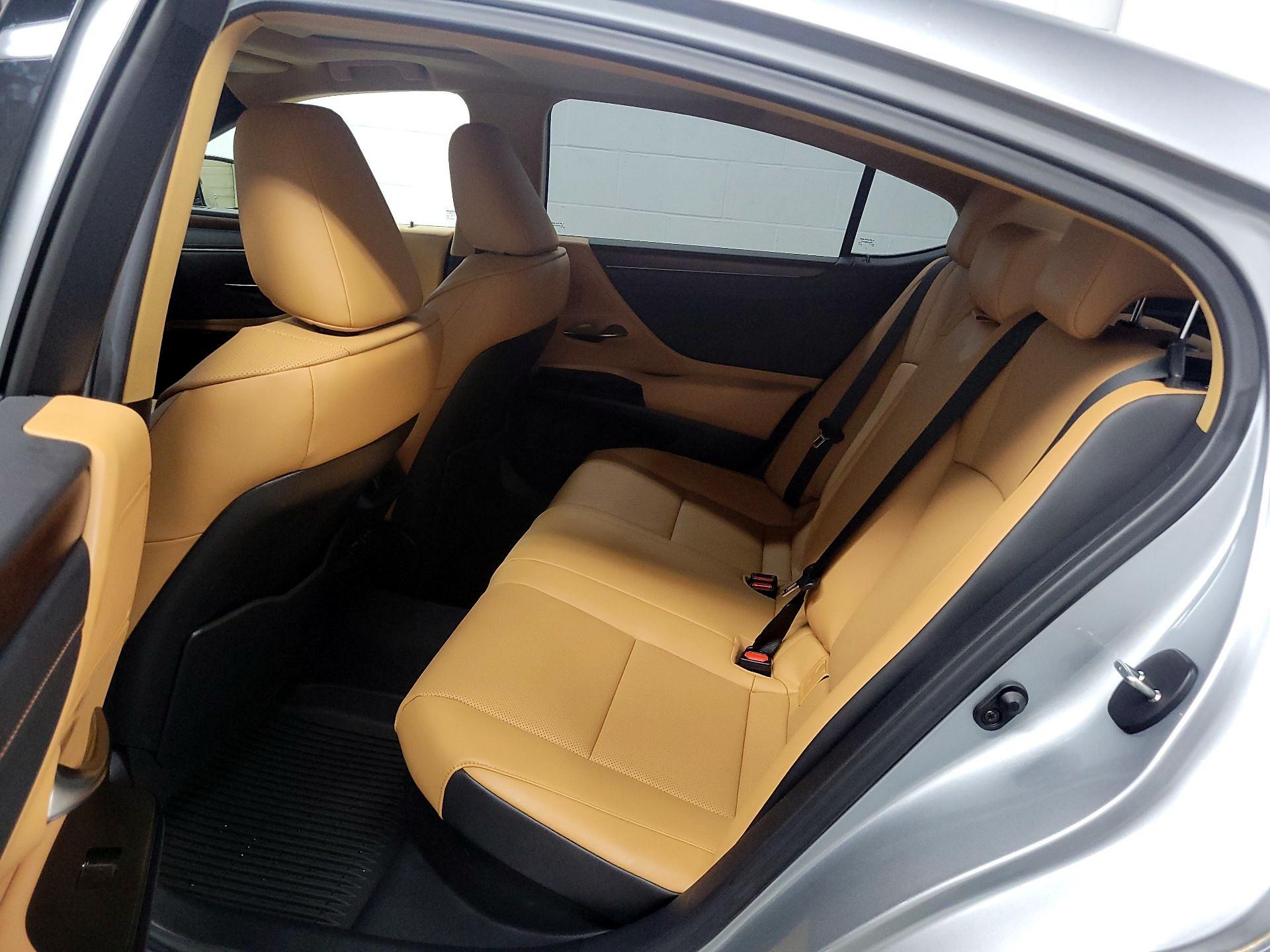 Thumbnail: 2025 Lexus ES - 17