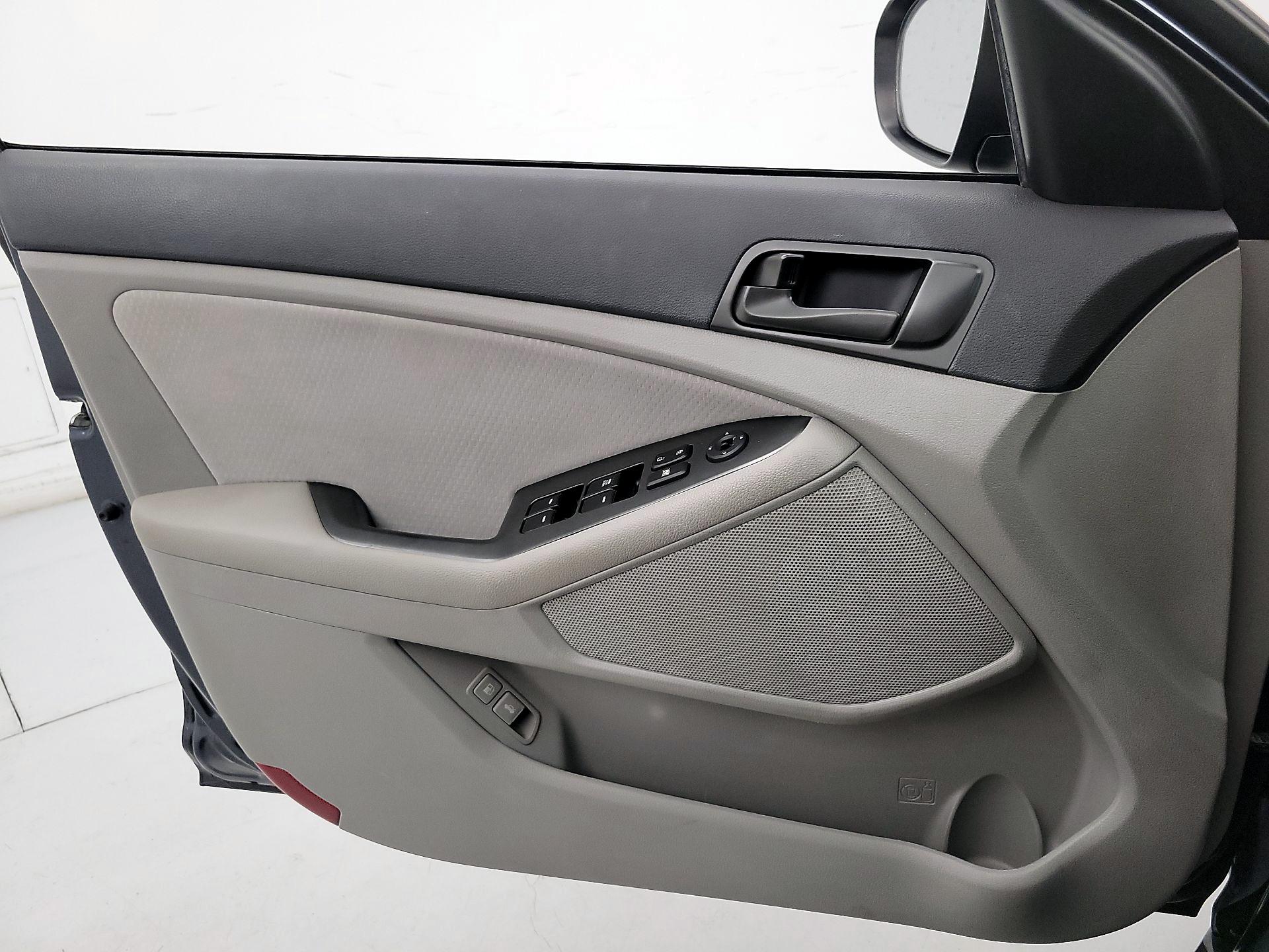 Thumbnail: 2015 Kia Optima - 12