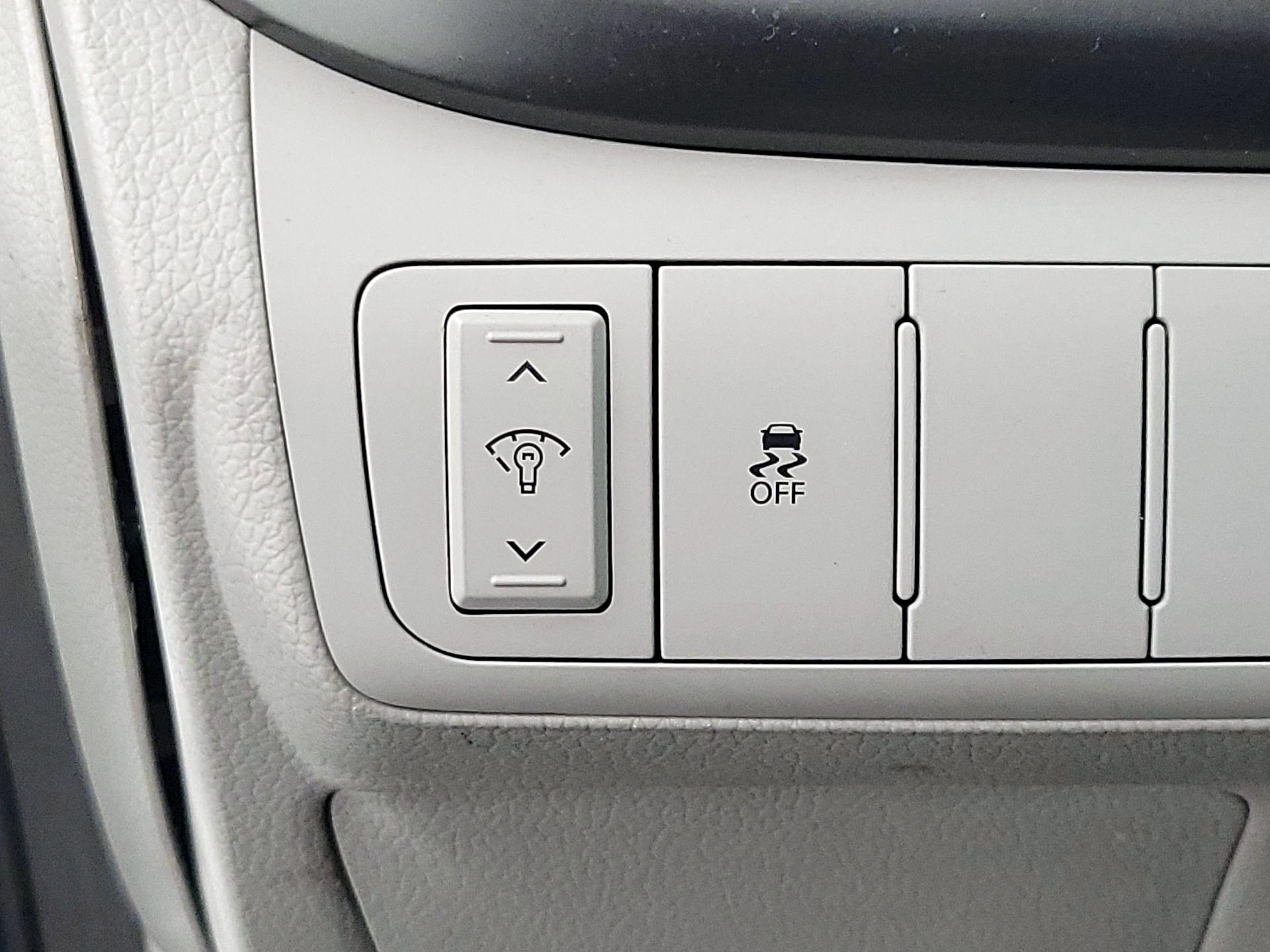 Thumbnail: 2015 Kia Optima - 13