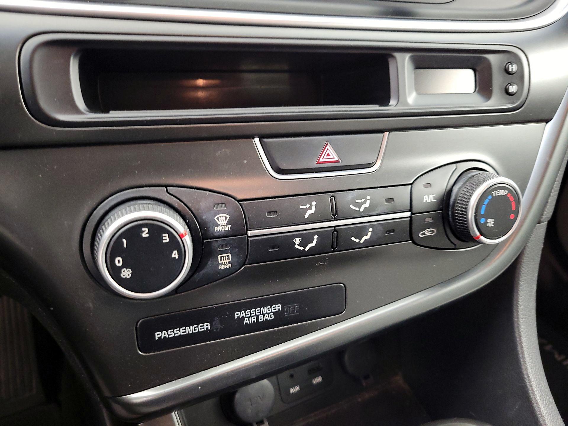 Thumbnail: 2015 Kia Optima - 16