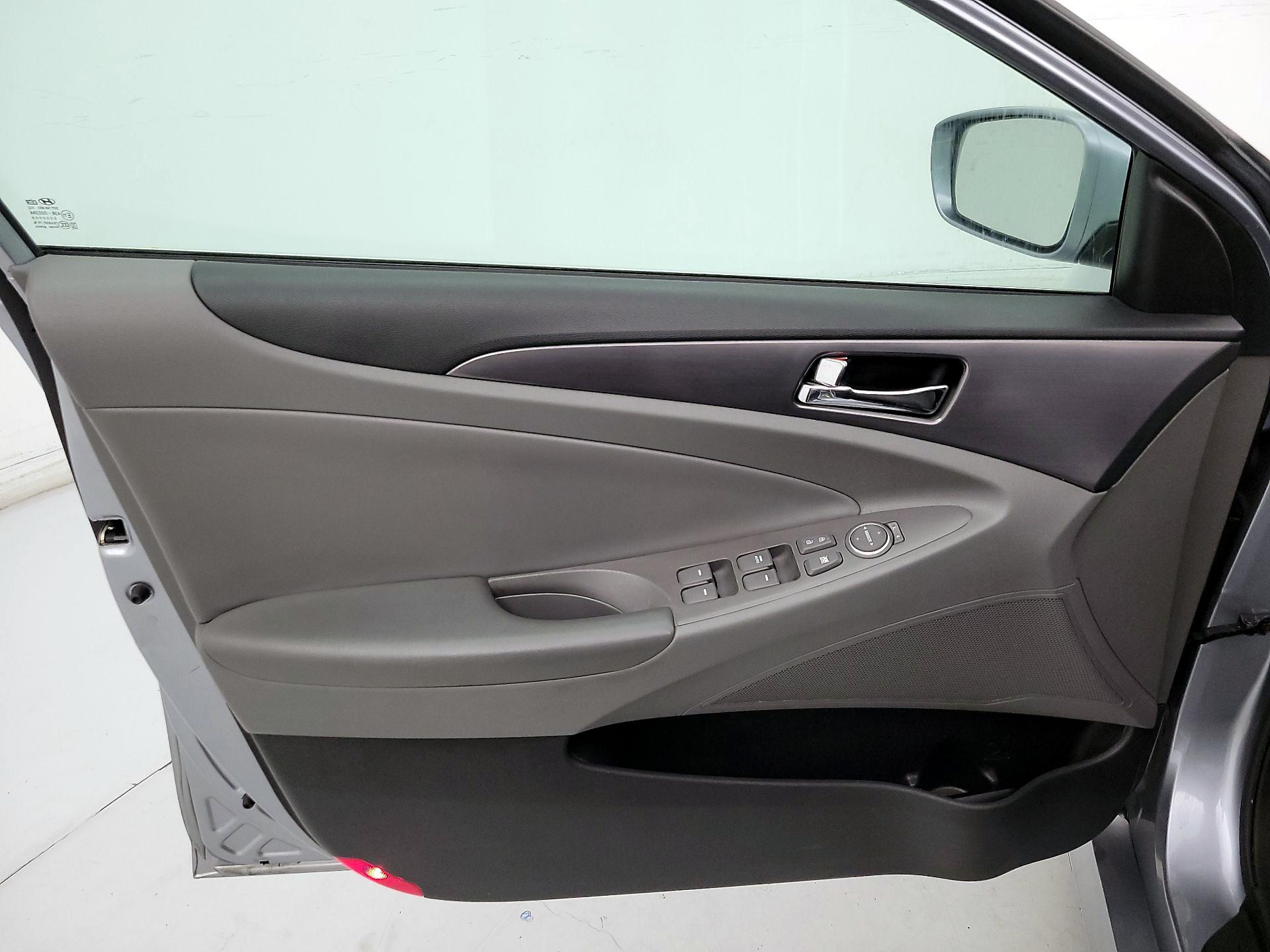 Thumbnail: 2015 Hyundai Sonata - 12