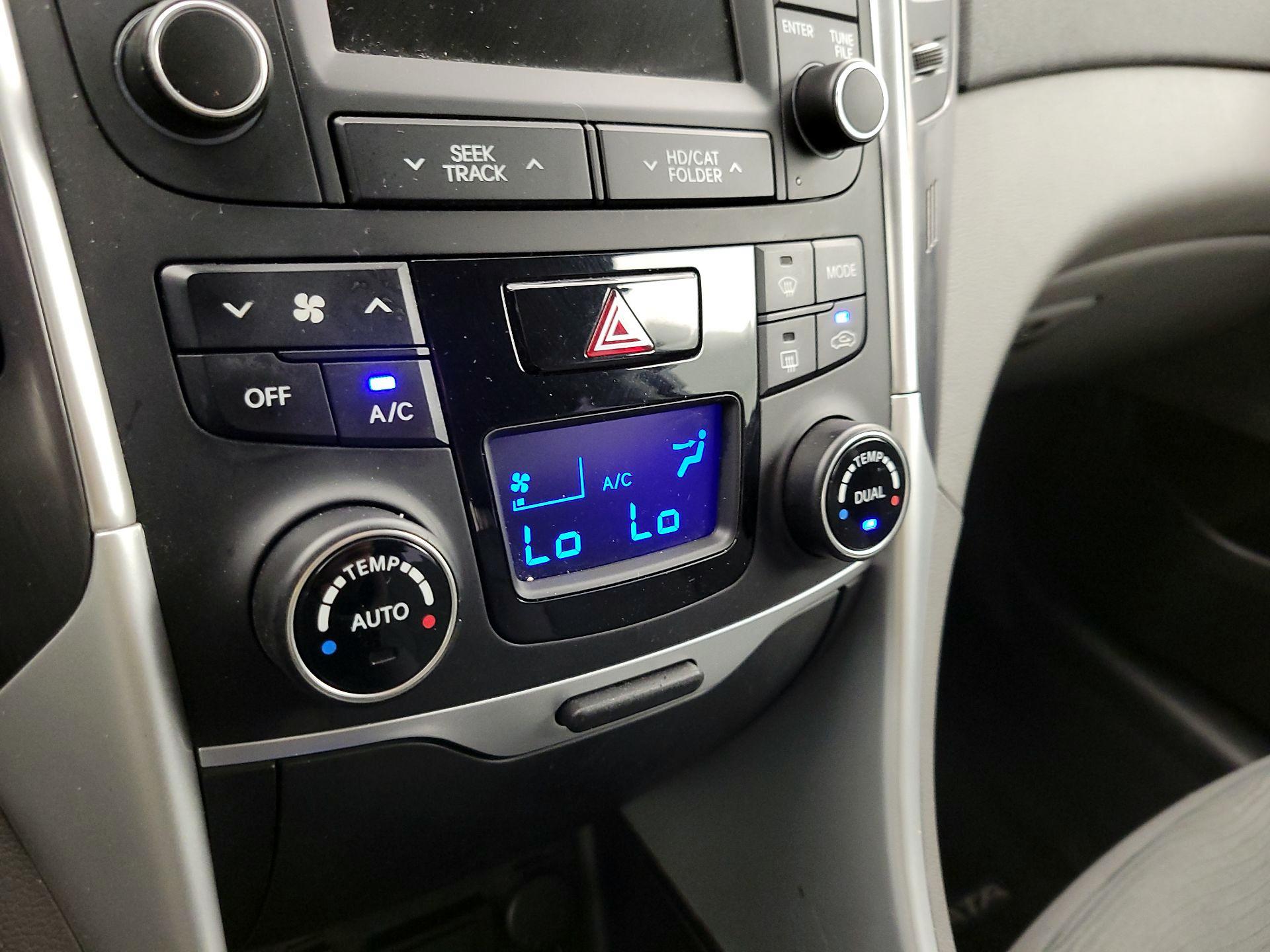 Thumbnail: 2015 Hyundai Sonata - 15