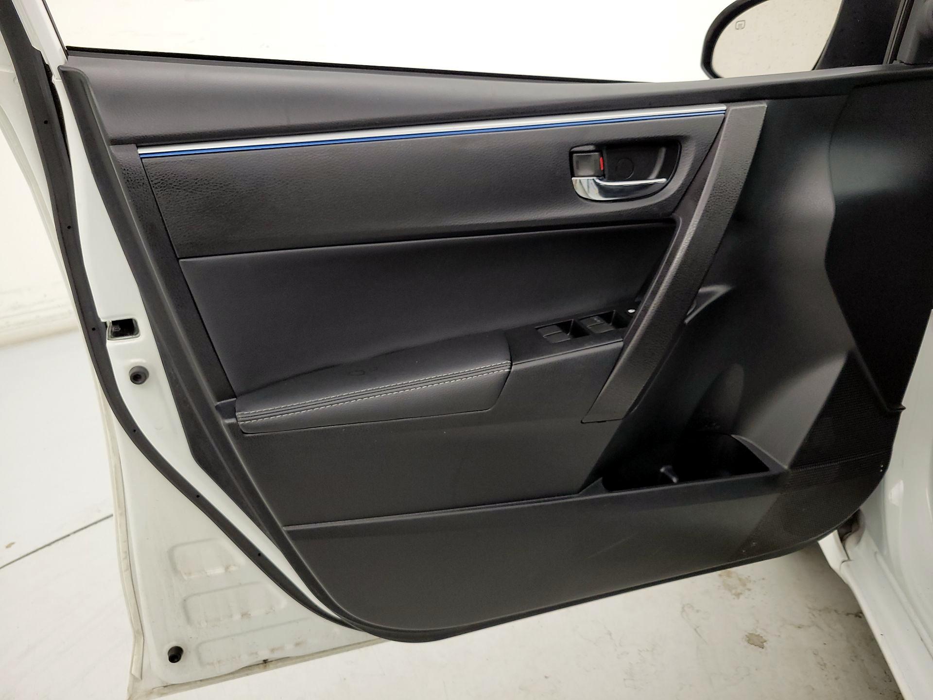 Thumbnail: 2015 Toyota Corolla - 12